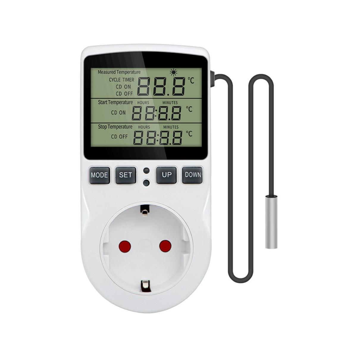 Ein weißer digitaler Temperaturregler mit Display und Stecker. Er zeigt die Temperatur an.