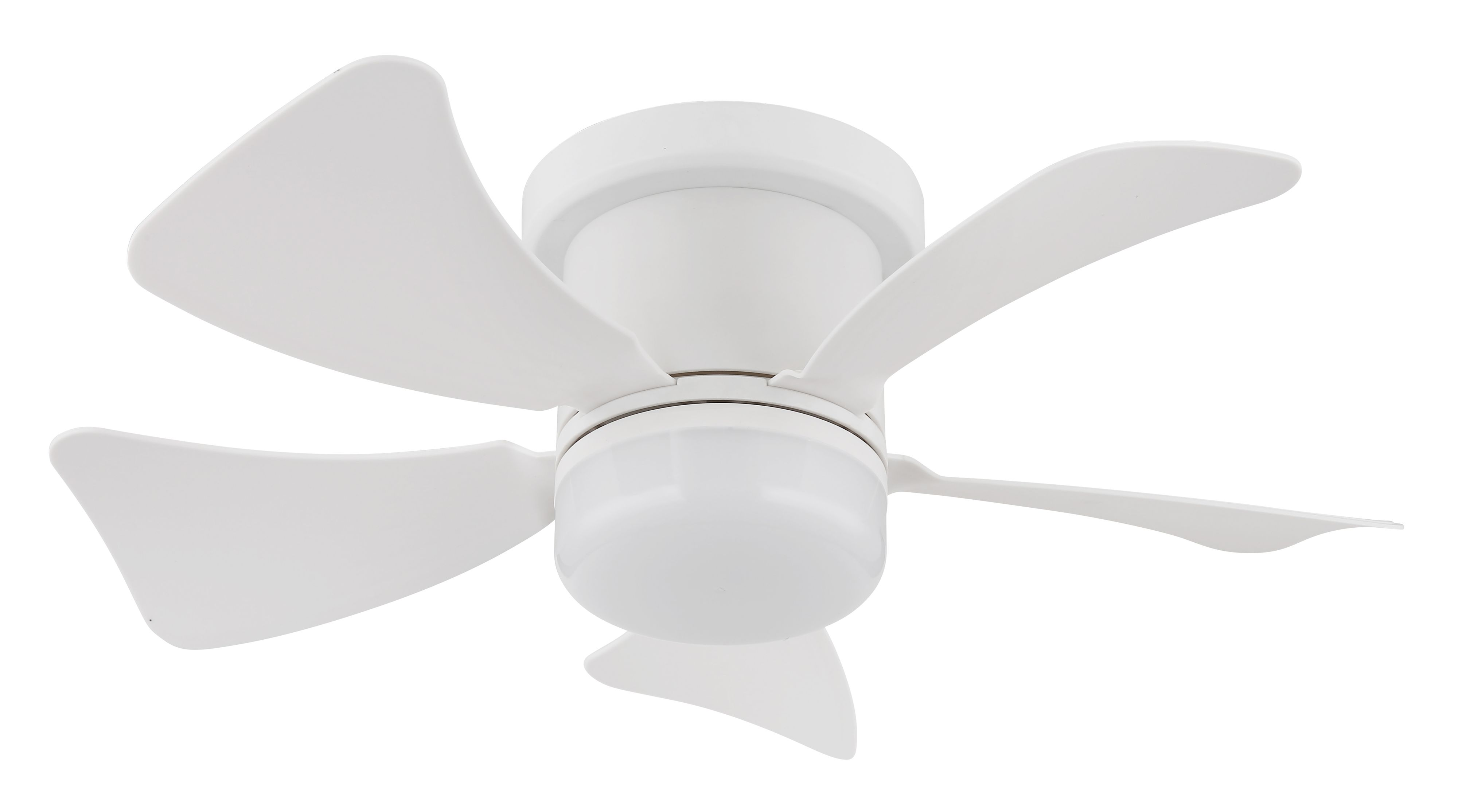 Ein weißer Deckenventilator mit fünf gebogenen Flügeln. Der Ventilator hat in der Mitte ein weißes Licht.