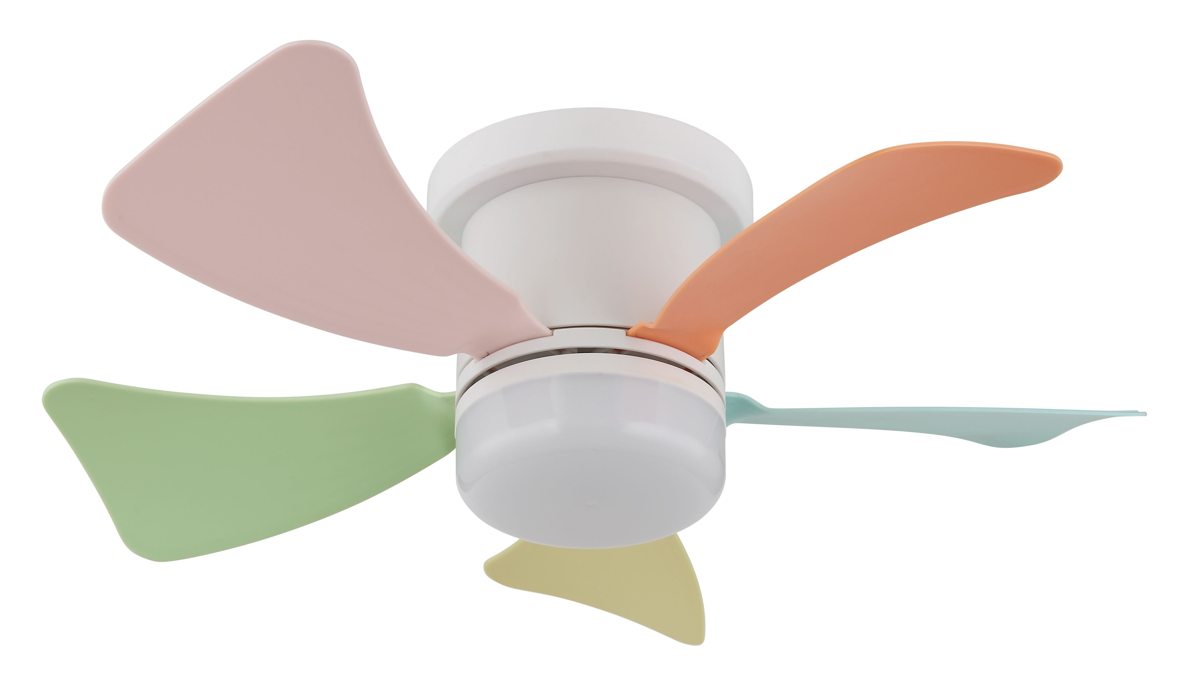 Ein weißer Deckenventilator mit pastellfarbenen Blättern.