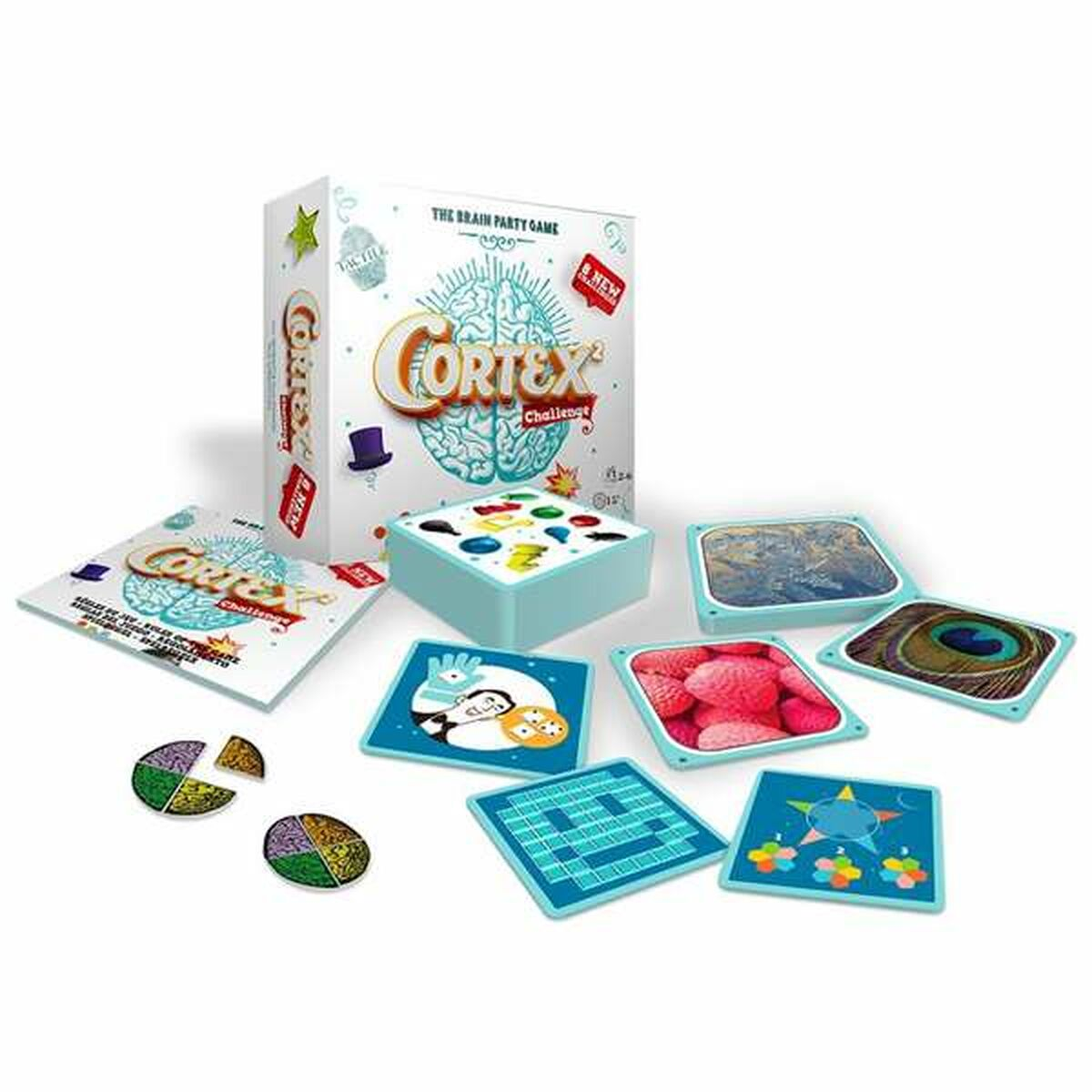 Una caja de juego de mesa Cortex y cartas. La caja muestra un gráfico de cerebro y texto. Cartas sobre la mesa con varias imágenes.
