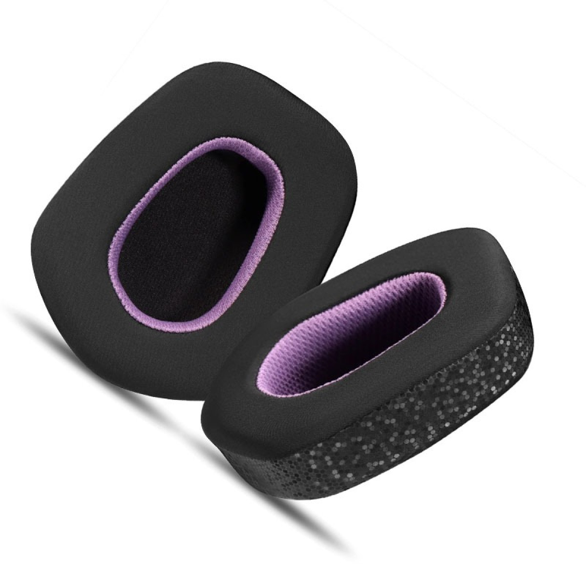 Zwei schwarze und violette Ohrpolster. Weißer Hintergrund.