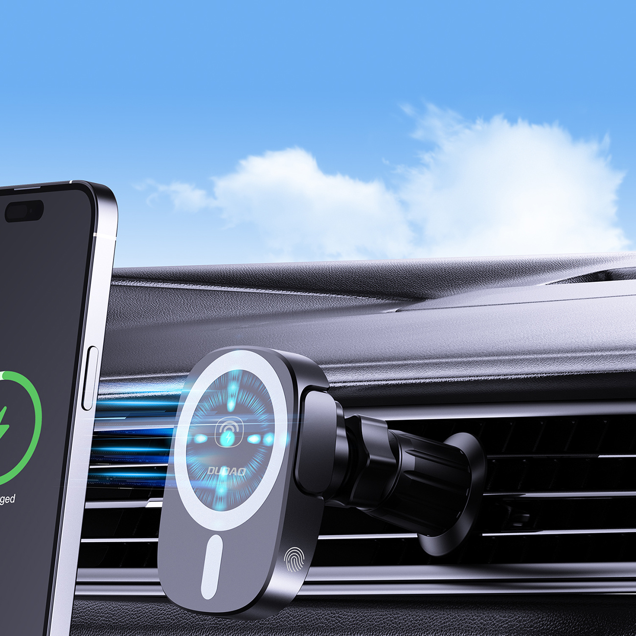 Telefon ładuje się na uchwycie samochodowym na tle niebieskiego nieba. Uchwyt jest w kratce wentylacyjnej.