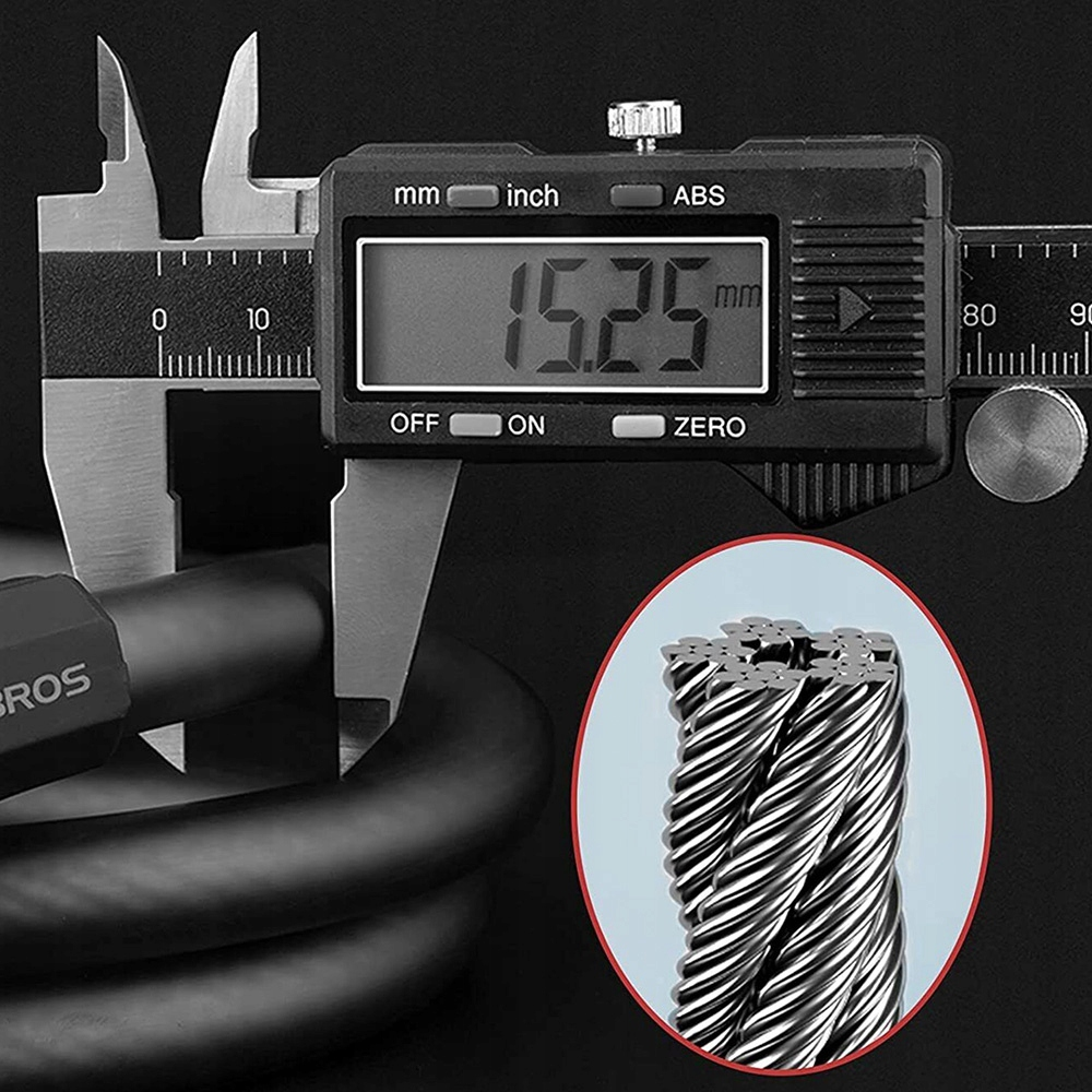 Suwmiarka cyfrowa mierząca średnicę czarnego kabla. Pokazano również zbliżenie wewnętrznych pasm kabla.