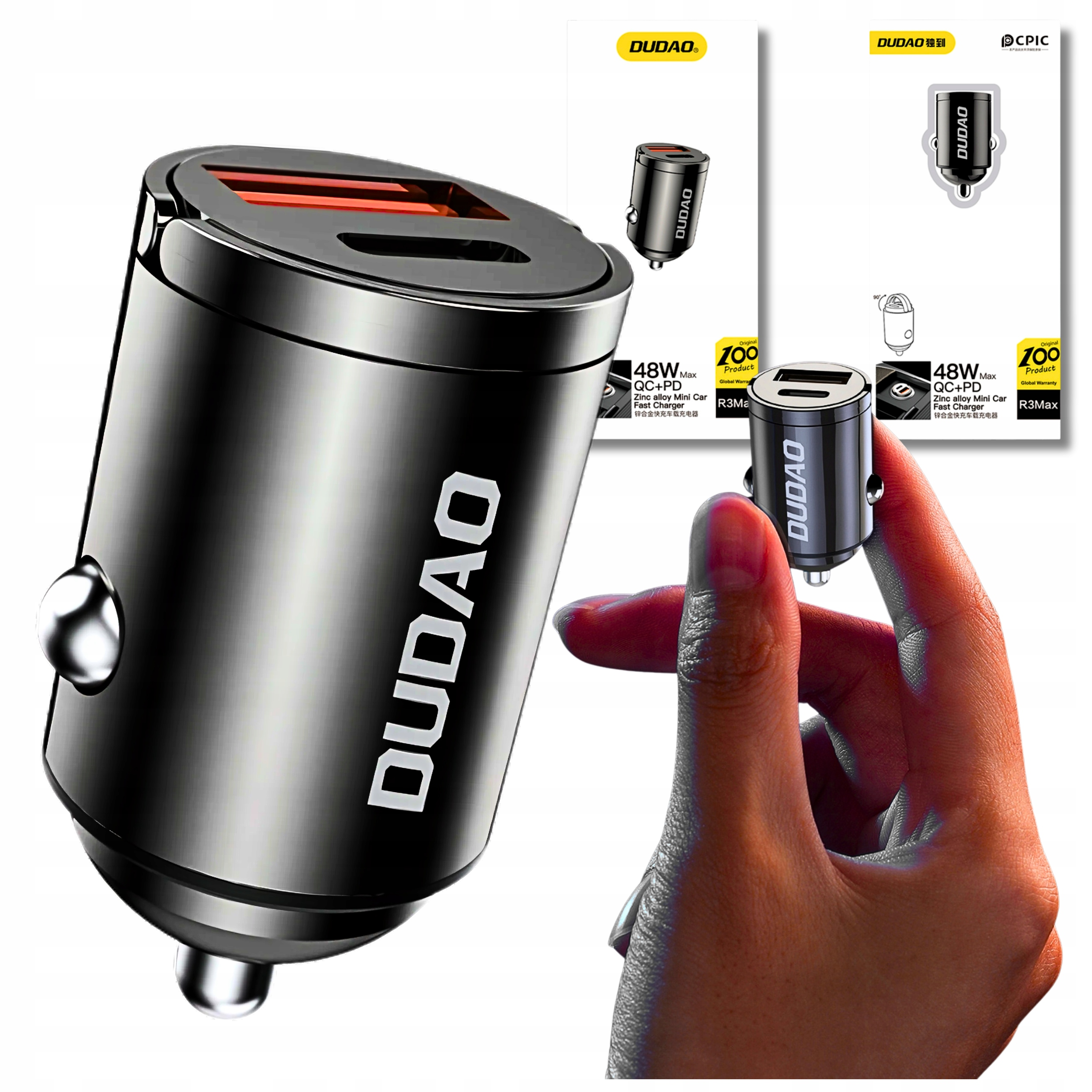 Ładowarka samochodowa z marką DUDOA i dwoma portami USB. Ręka trzyma małą ładowarkę.