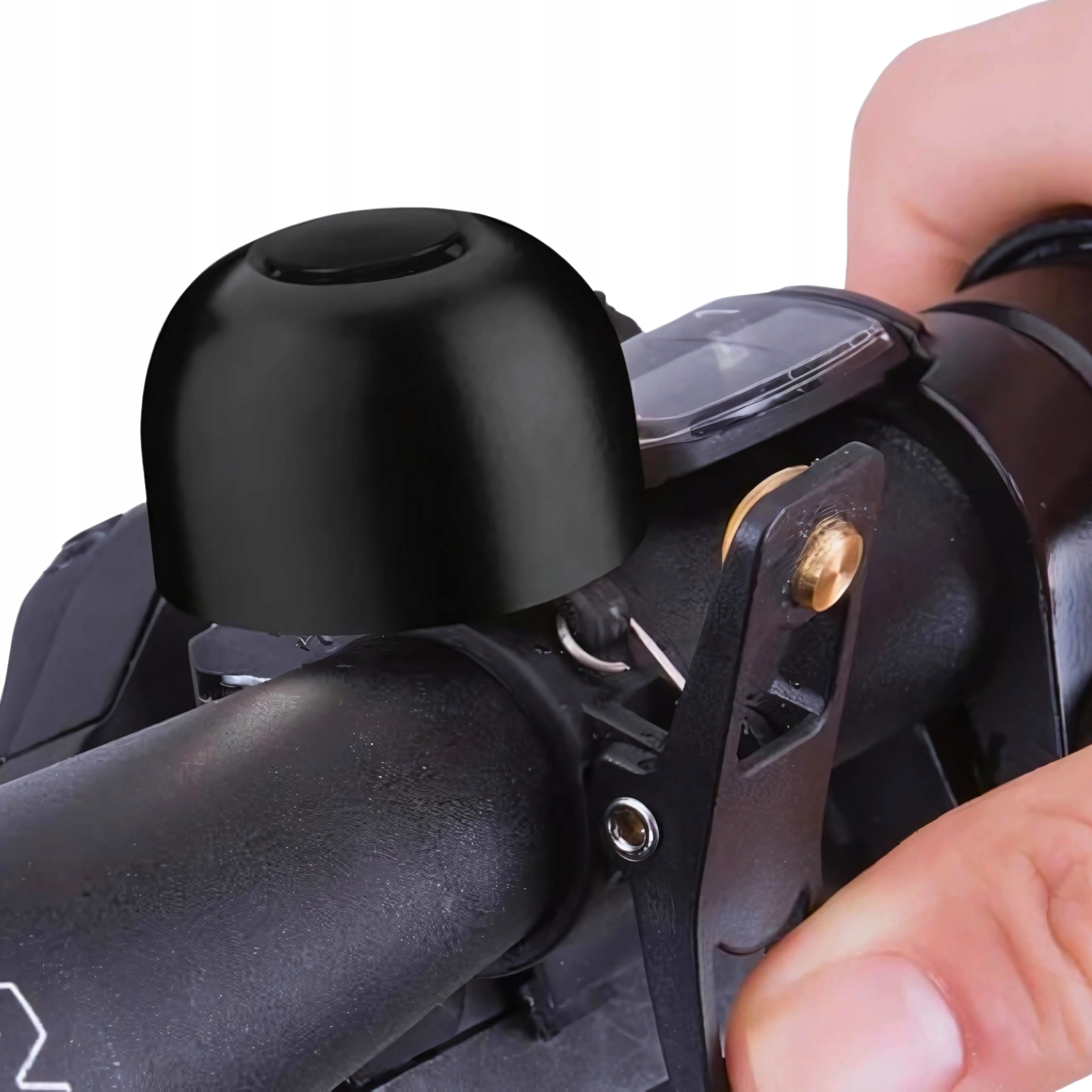 Czarny dzwonek rowerowy zamontowany na kierownicy. Ręka jest lekko widoczna po prawej stronie.