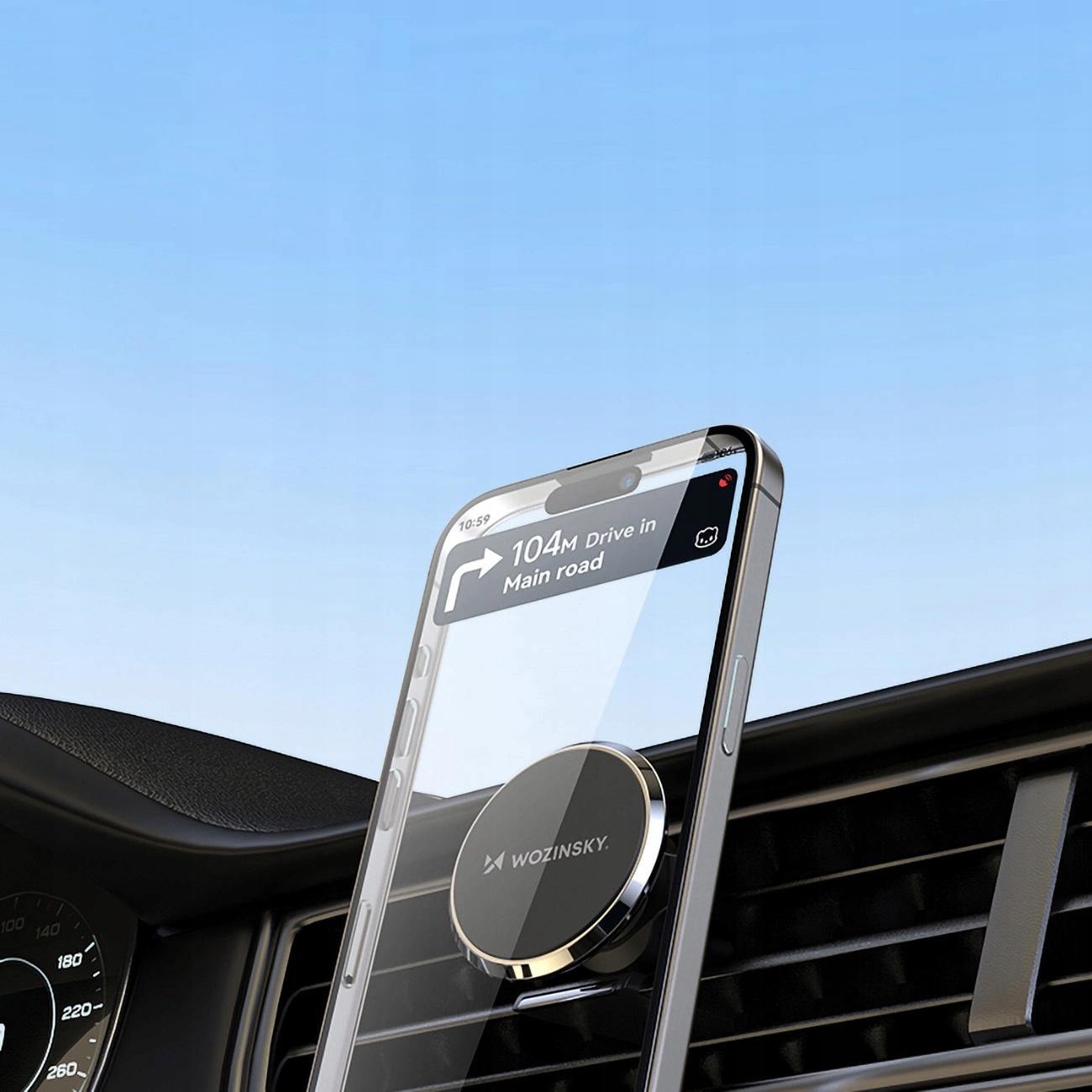 Telefon w uchwycie pokazujący mapę nawigacji, zamontowany na kratce wentylacyjnej samochodu, z logo Wozinsky.