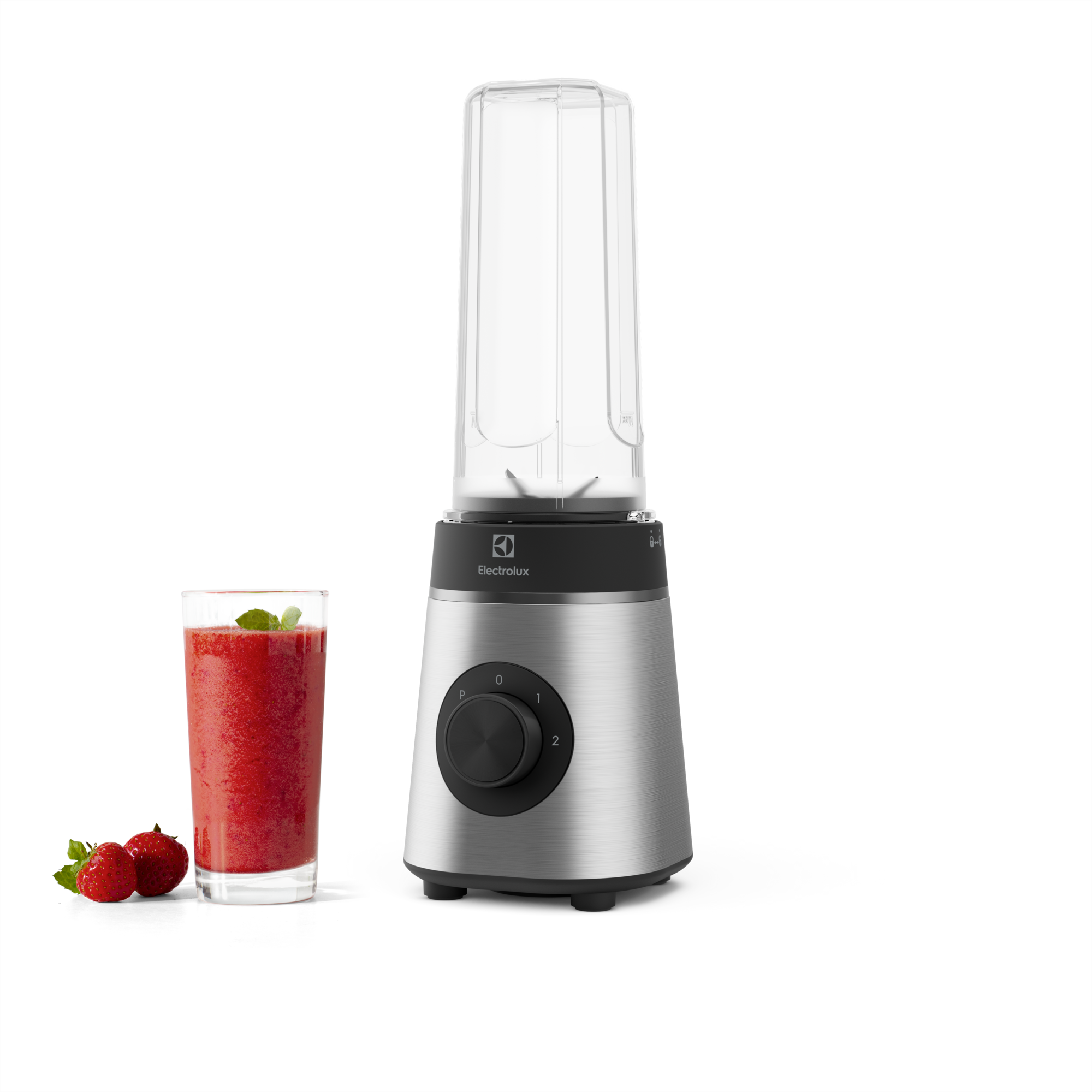 Blender, kırmızı içecek ve çilek bulunan bir bardak.