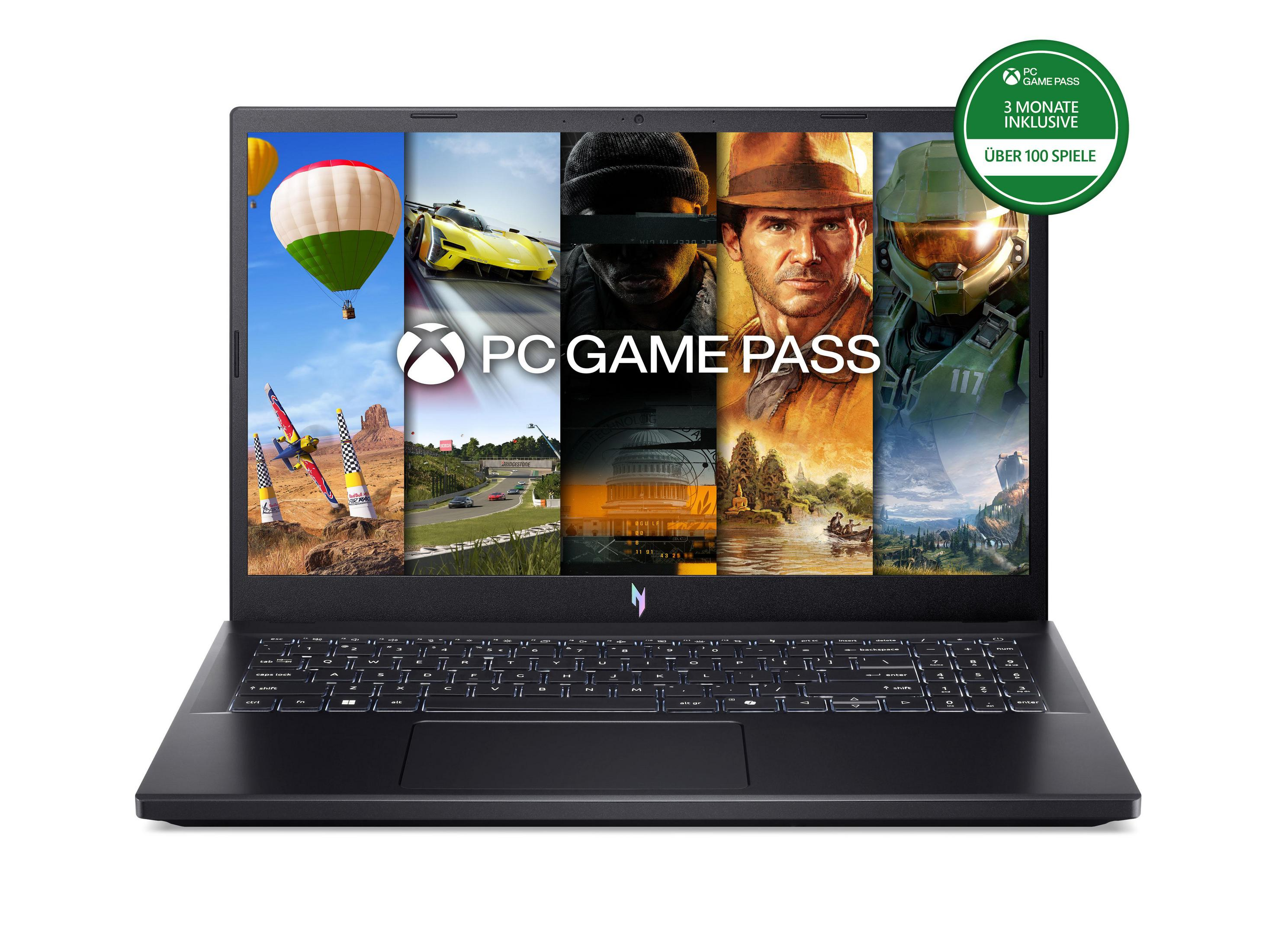 Ein schwarzer Laptop mit PC Game Pass Logo auf dem Bildschirm. Ein grünes Abzeichen sagt '3 Monate inklusive'.