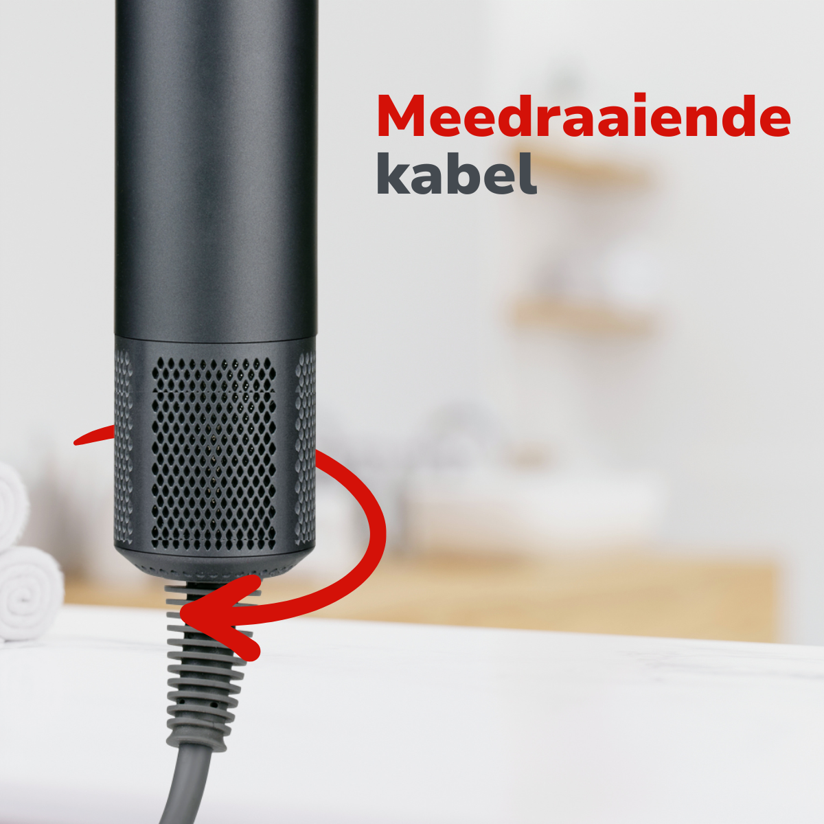 Close-up van de handgreep en het snoer van de föhn. Tekst: 'Meeedraaiende kabel'.
