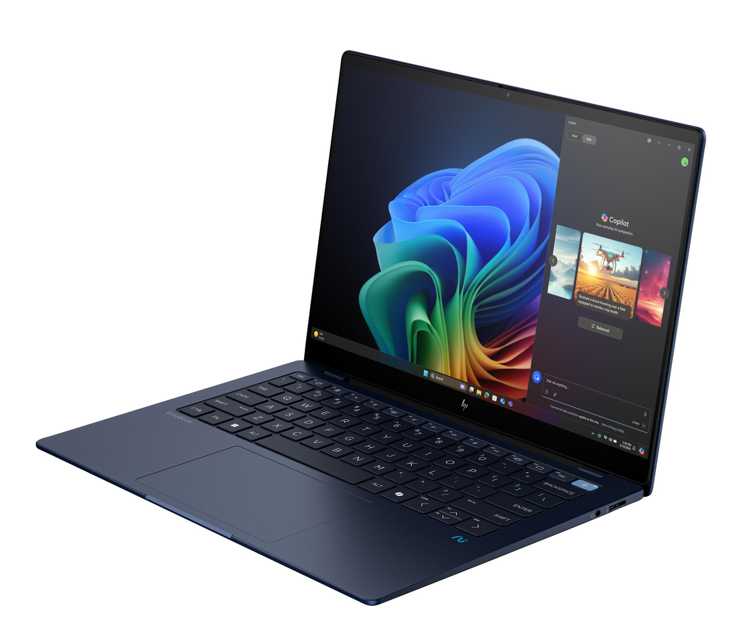 Seitenansicht eines dunkelblauen HP Elitebook-Laptops, der eine KI-gestützte Copilot-Oberfläche anzeigt.