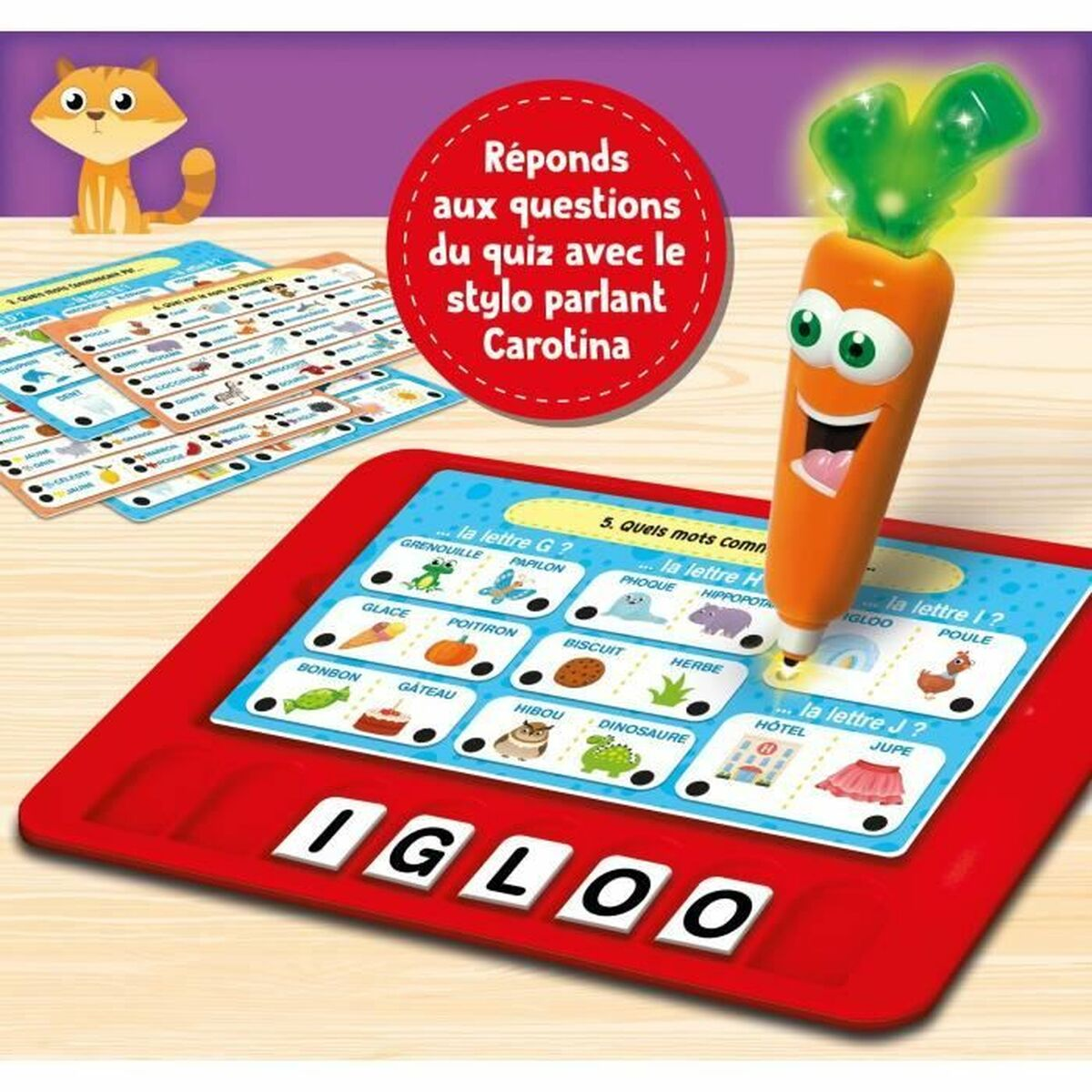 Gioco educativo con penna a carota, schede e tablet rosso. Parole e immagini visibili.