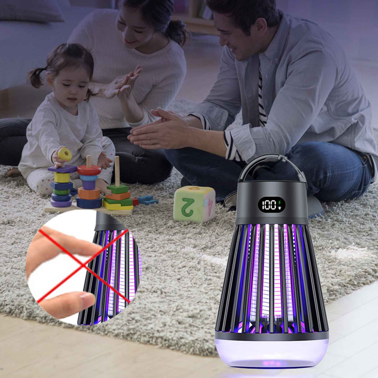 Familie im Hintergrund mit einem Insektenvernichter im Vordergrund. Der Zapper hat ein violettes Licht und eine Digitalanzeige.