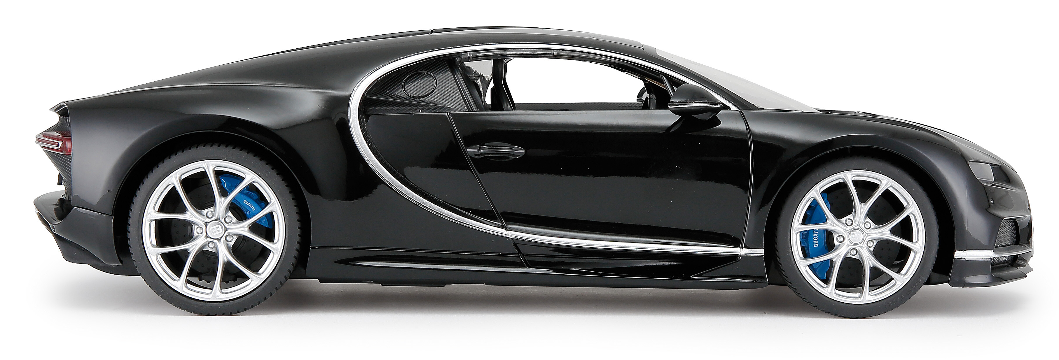 Seitenansicht eines schwarzen Bugatti Chiron Modellautos. Das Auto hat silberne Felgen und blaue Bremssättel.