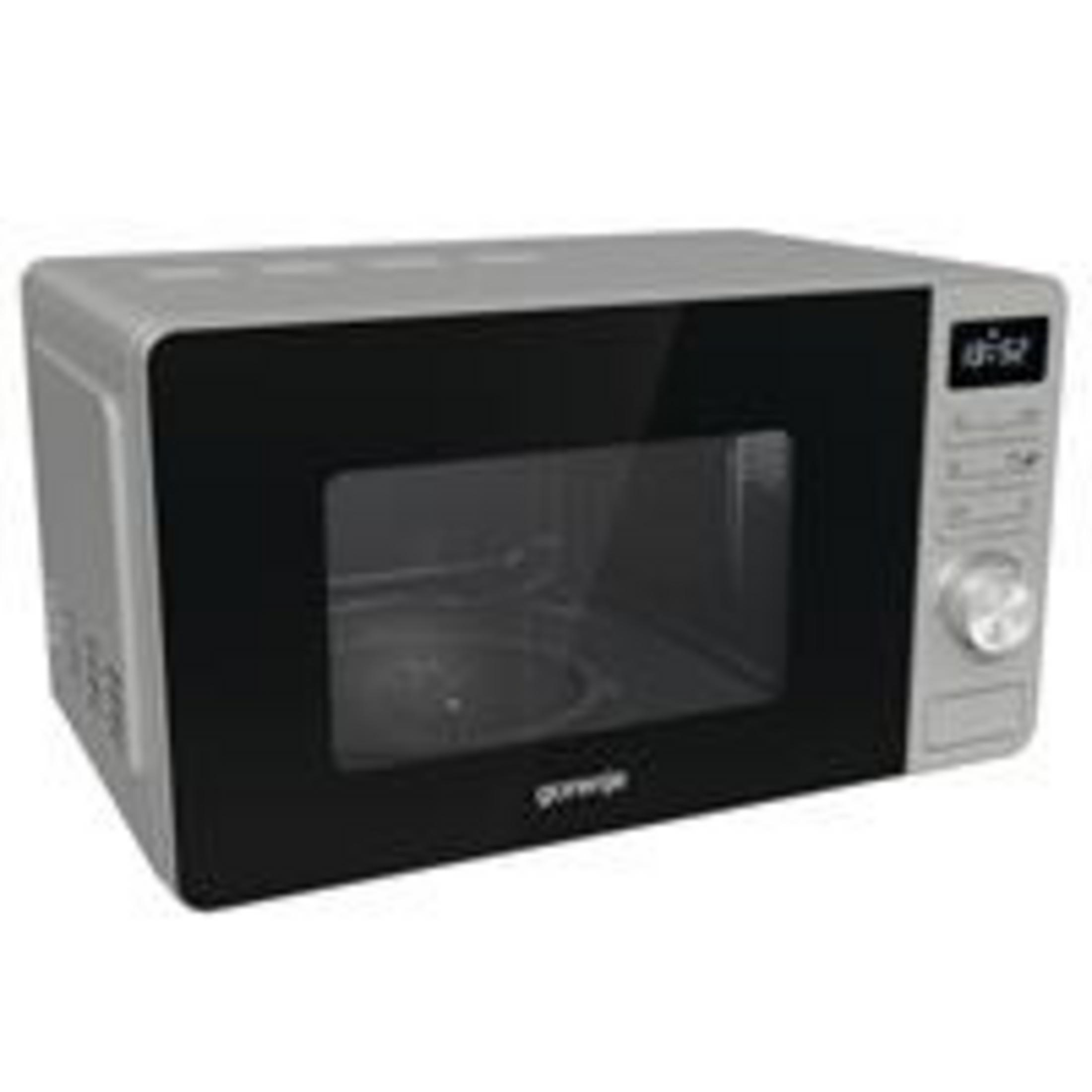 Eine grau-schwarze Gorenje-Mikrowelle. Das Display zeigt die Uhrzeit.