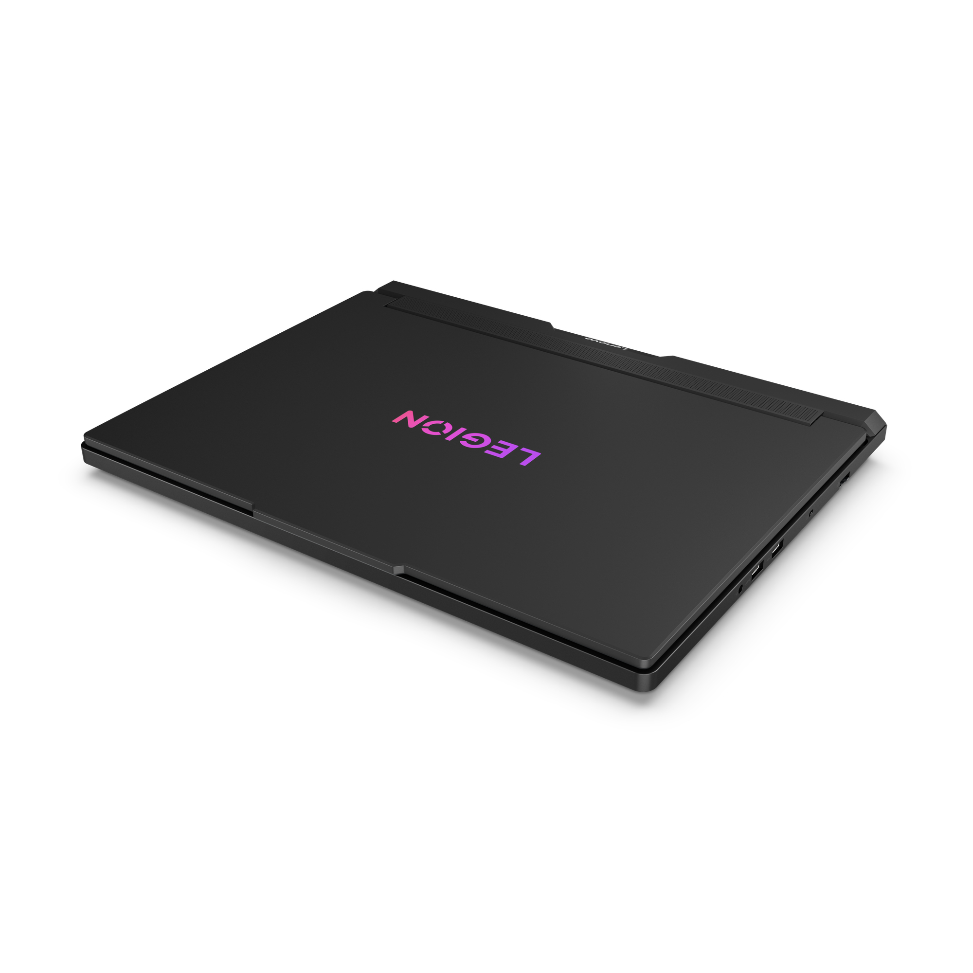 Laptop nero chiuso con la scritta "LEGION" viola sul coperchio. Su sfondo bianco.