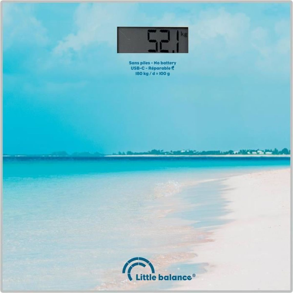 Eine Digitalwaage mit einem Strandhintergrund, die ein Gewicht von 52,1 kg anzeigt.