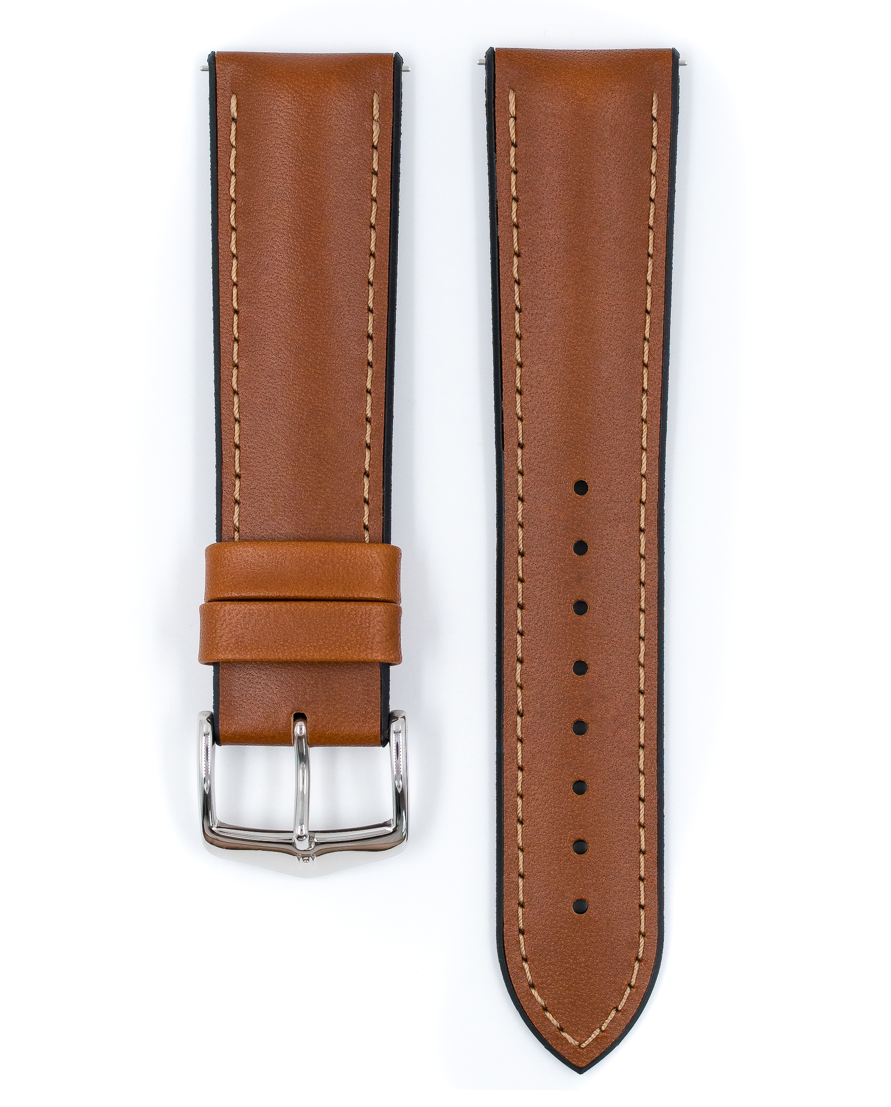 Hellbraunes Lederarmband mit weißen Nähten. Metallschnalle. Weißer Hintergrund.