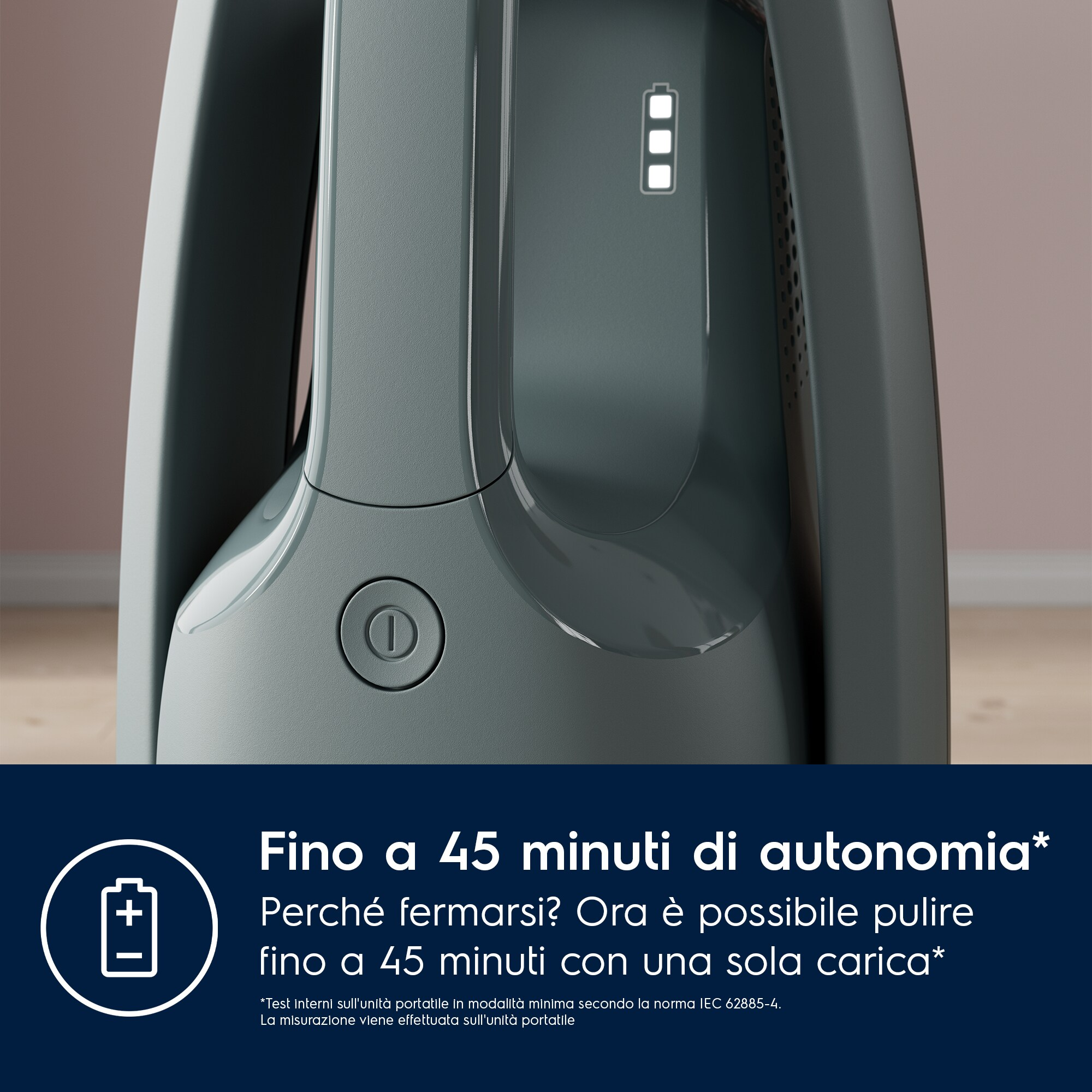 Primo piano del pulsante di accensione e dell'indicatore della batteria di un aspirapolvere.