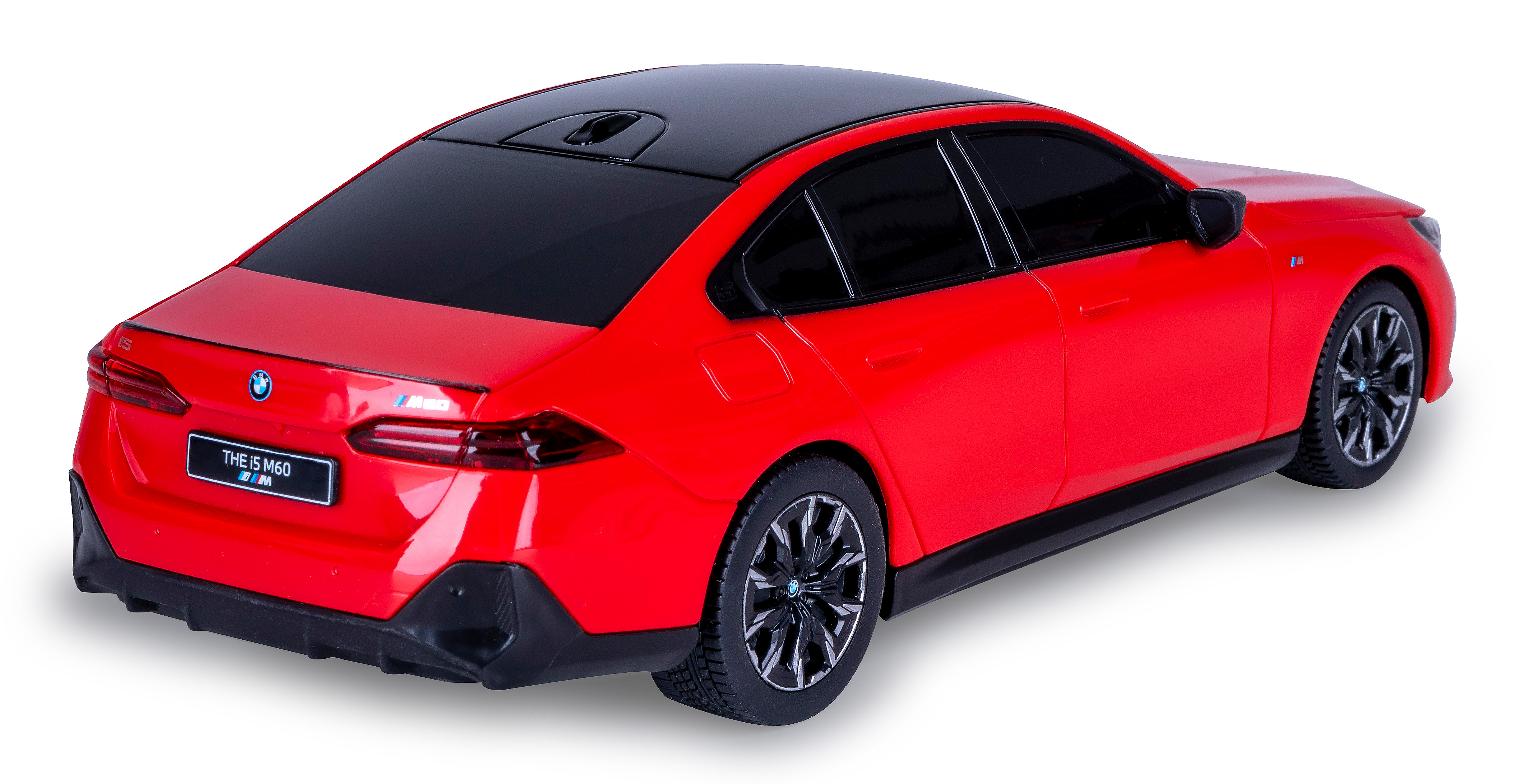 Rotes BMW-Spielzeugauto, Rückansicht. Schwarzes Dach und Räder. Weißer Hintergrund.