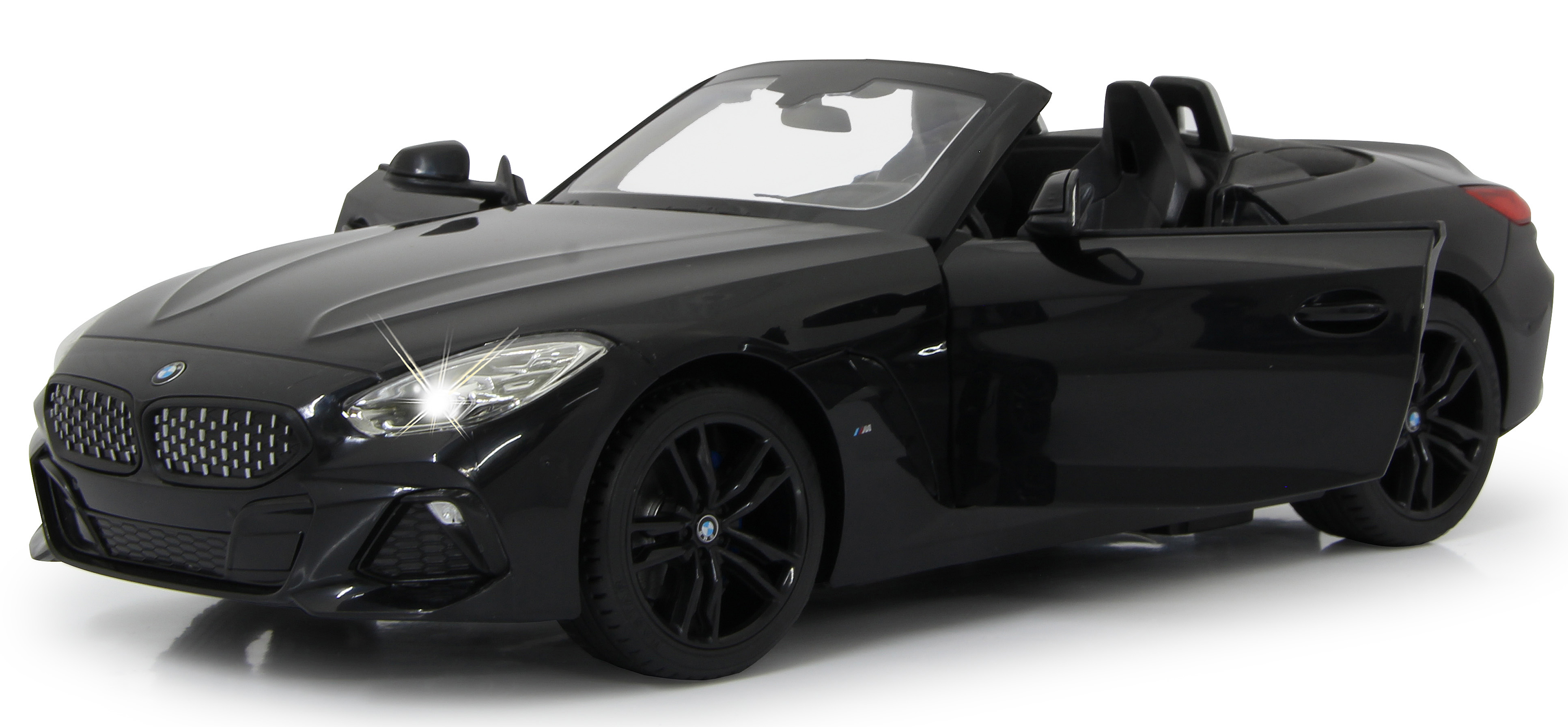 Schwarzes BMW Z4-Spielzeugauto mit offenen Türen. Weißer Hintergrund.