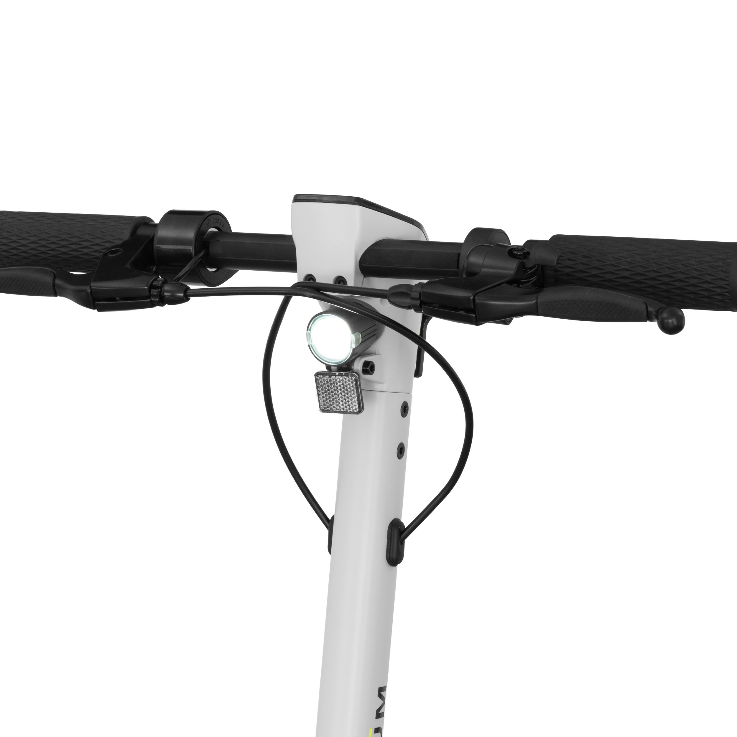 Primer plano del manillar de un patinete eléctrico con luz y controles.