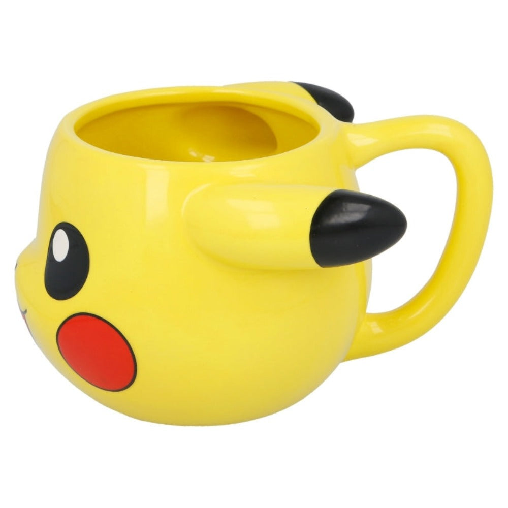 Pikachu-Tasse, gelb mit schwarzen Ohren, roten Wangen und rotem Mund.