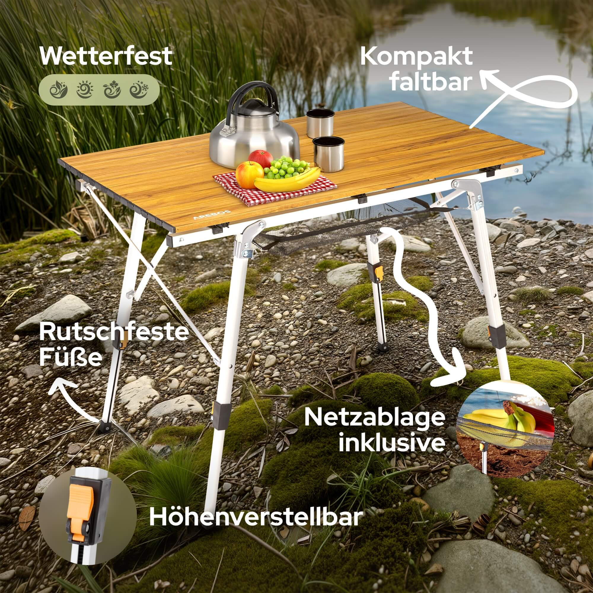 Ein Klapptisch auf moosigem Boden mit Gegenständen darauf. Enthält einen Wasserkocher, Tassen, Obst und verstellbare Beine.