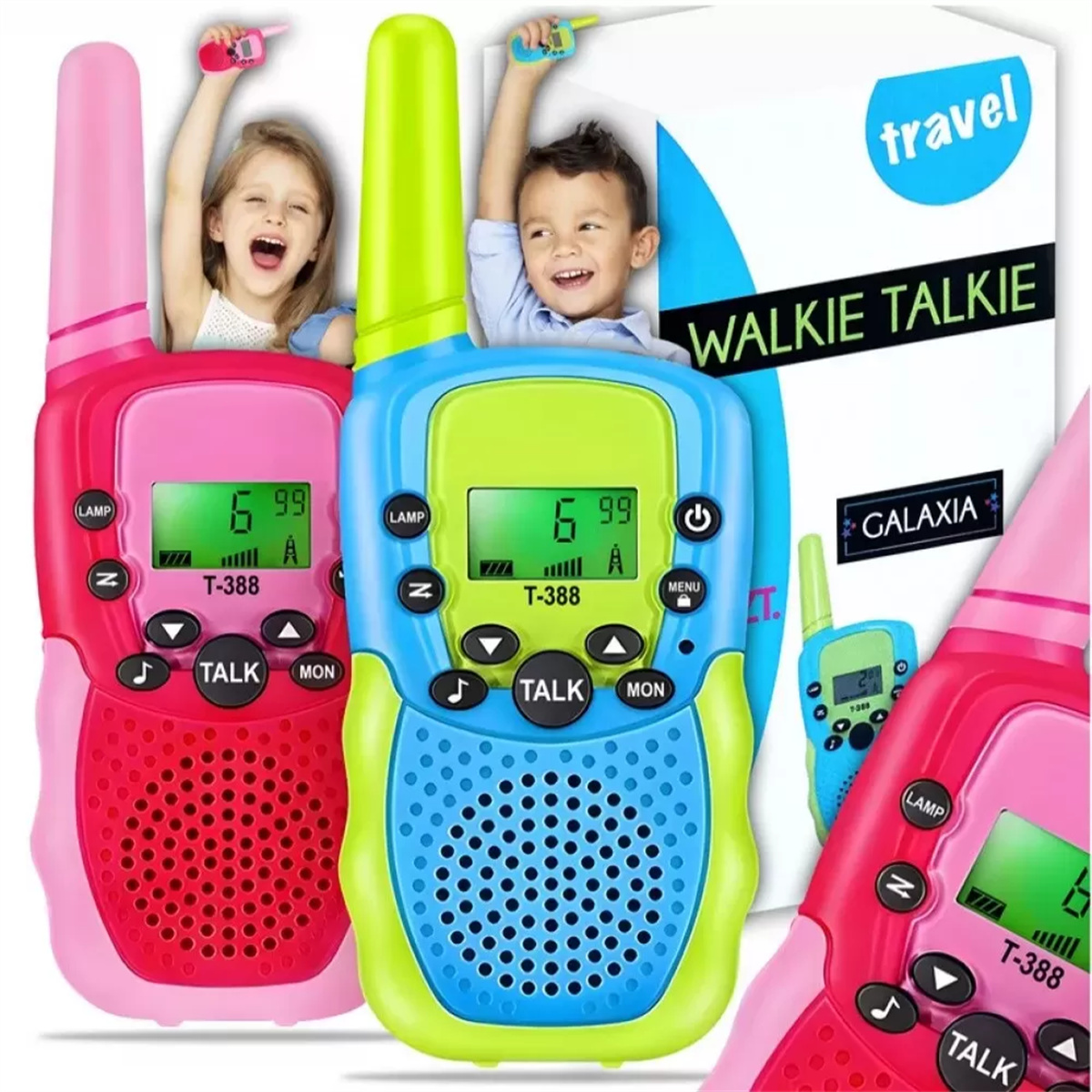 Zwei Kinder halten Walkie-Talkies und lächeln. Schachtel mit Walkie-Talkie-Bild im Hintergrund.