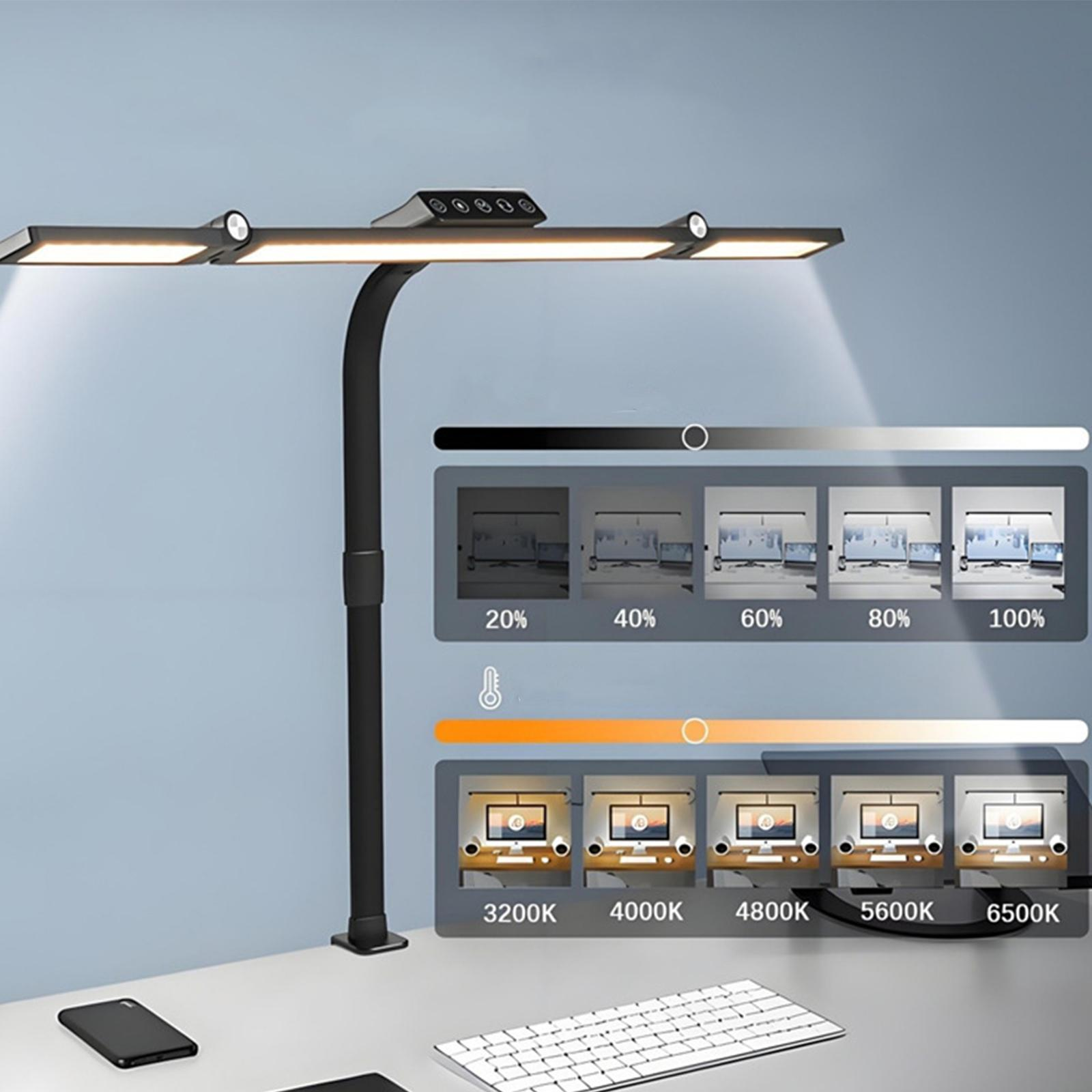 Schwarze Lampe mit zwei LED-Leuchten über einem Schreibtisch, mit Optionen zur Farbtemperatur- und Helligkeitseinstellung.