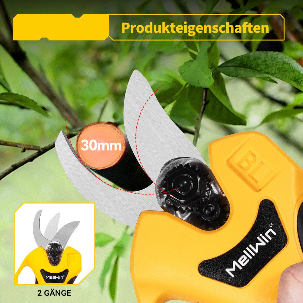 Gelbe elektrische Baumschere schneidet einen Ast. Nahaufnahme der Klingen und des Schnitts.