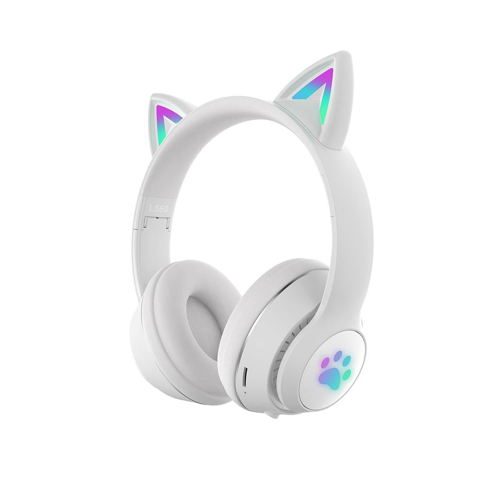 Weiße Katzenohr-Kopfhörer mit Regenbogen-Akzenten. Die Kopfhörer haben ein Pfotenabdruck-Design.