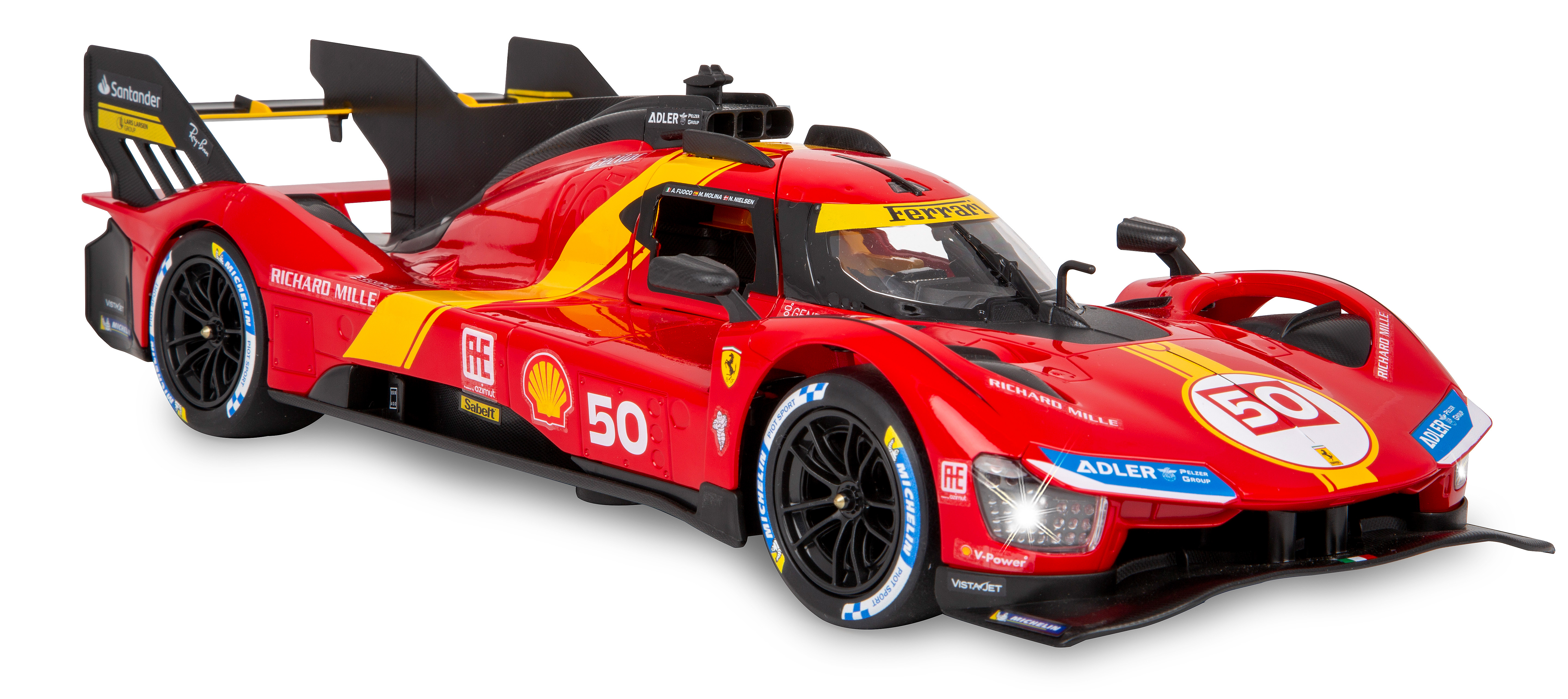 Ein rotes und gelbes Rennauto mit der Nummer 50. Das Auto hat Sponsorenlogos und ist in Bewegung.