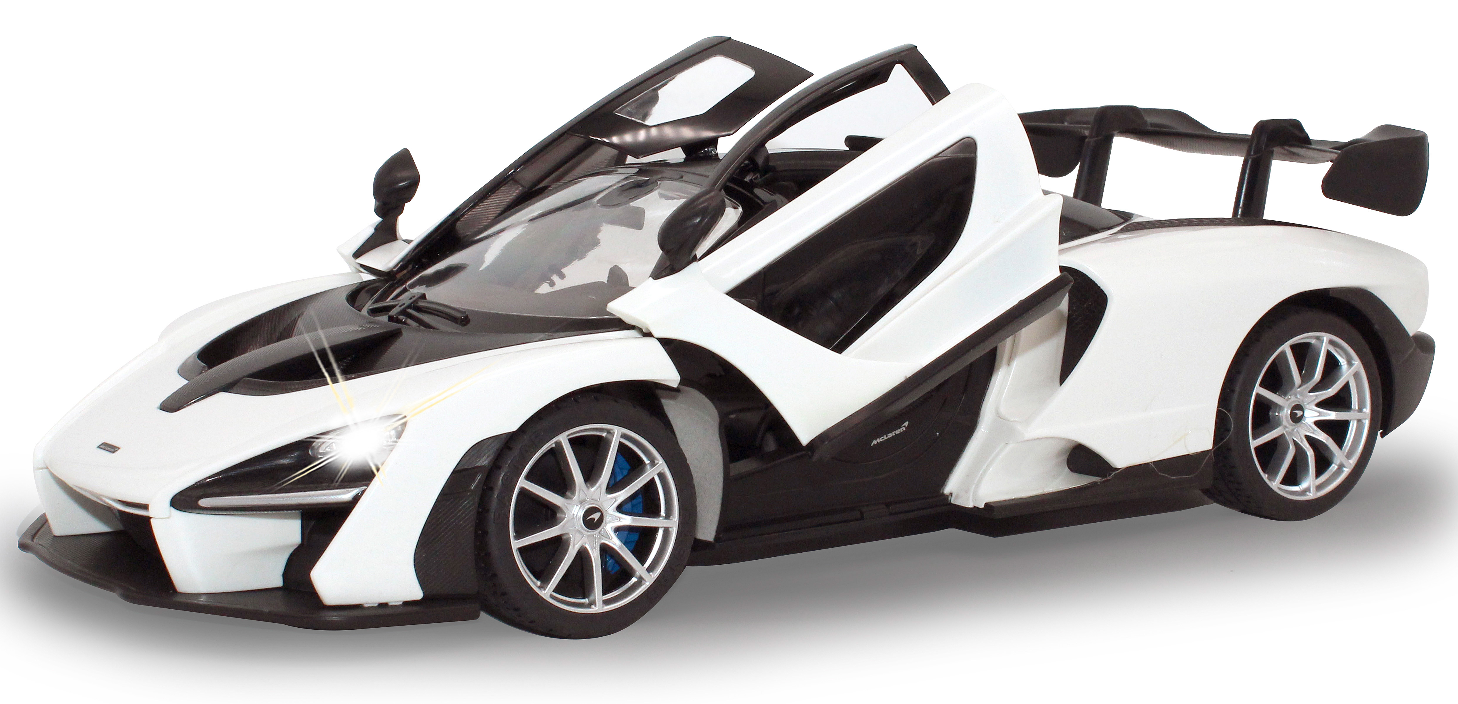 Ein weißes McLaren Senna Spielzeugauto mit geöffneten Türen. Es hat ein schwarzes Dach und schwarze Akzente, auf weißem Hintergrund.
