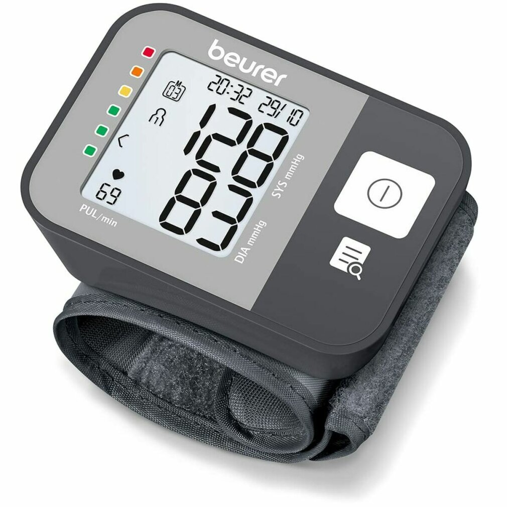 Ein Blutdruckmessgerät zeigt einen Wert von 128/83 mmHg zusammen mit einer Pulsfrequenz von 69 bpm an.