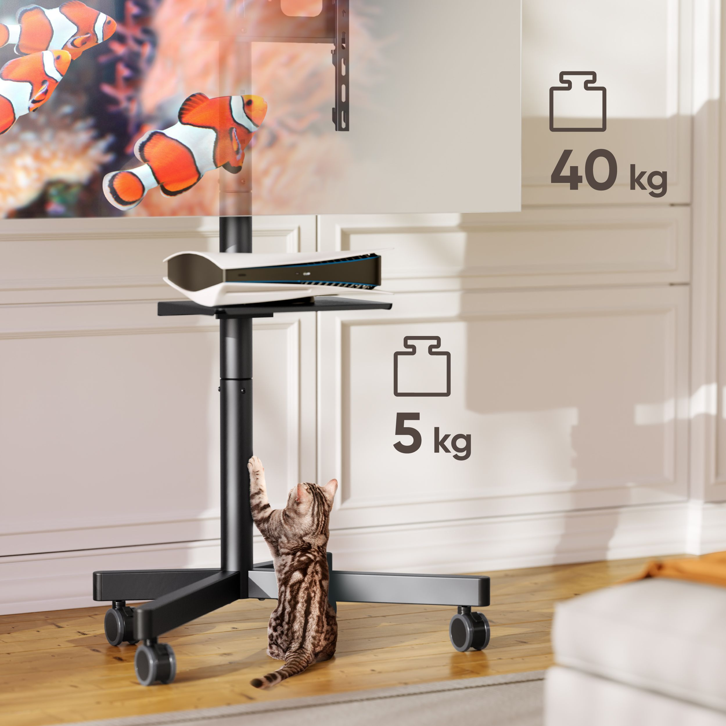 Telewizor na czarnym stojaku z kotem. Pokazuje ryby. Stojak wytrzymuje 40 kg i 5 kg.