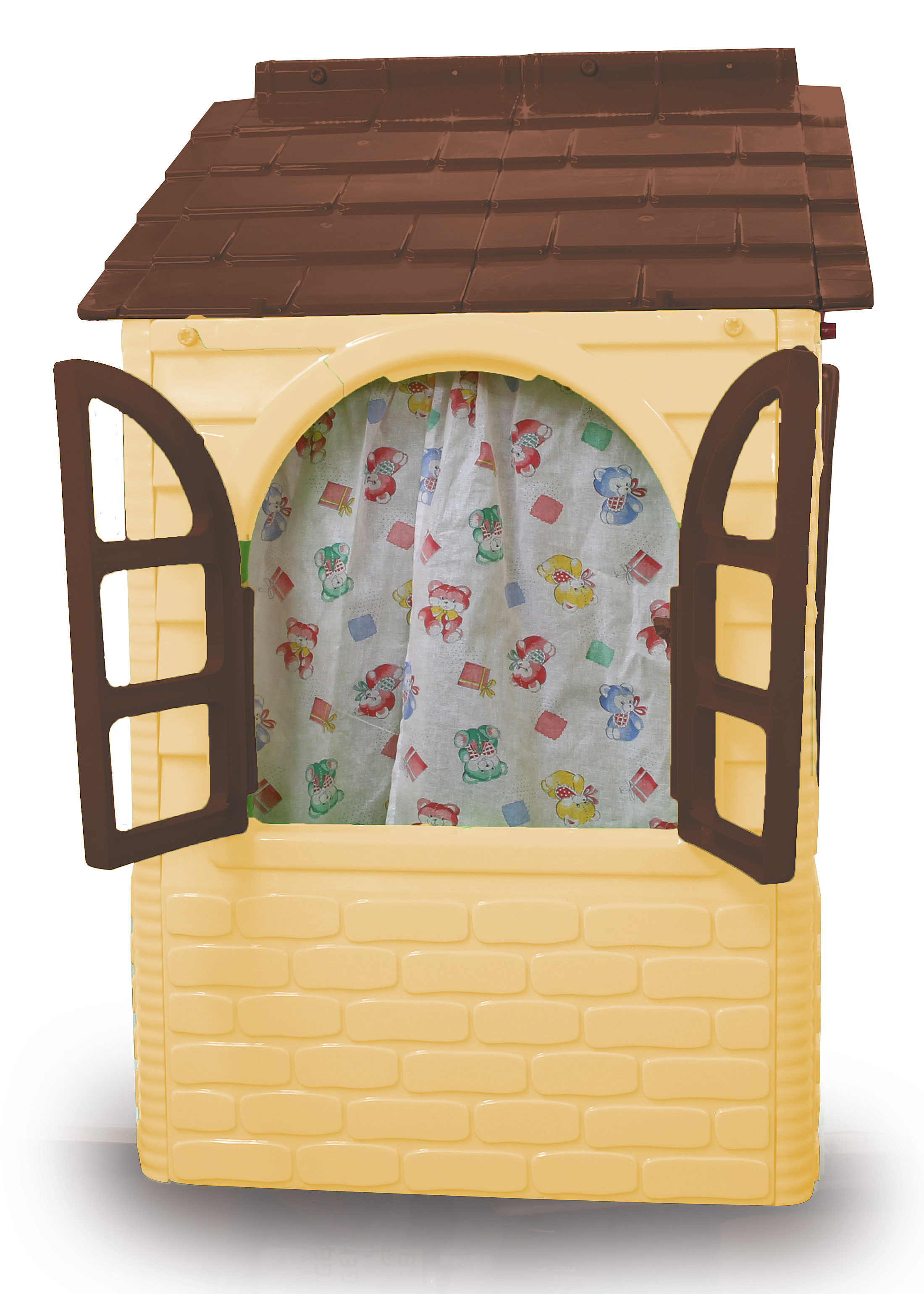 Ein hellbraunes Spielhaus mit braunem Dach und einem gewölbten Fenster mit Vorhang.