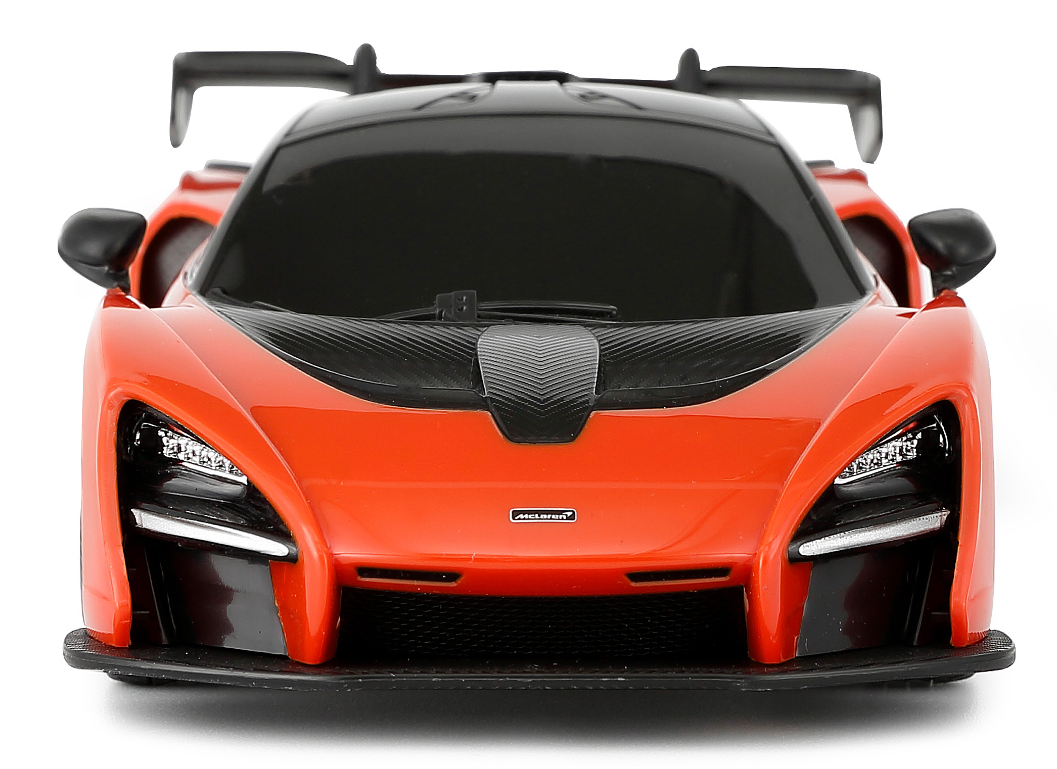 Vorderansicht eines orangenen McLaren-Spielzeugautos mit schwarzen Akzenten und detaillierten Scheinwerfern.