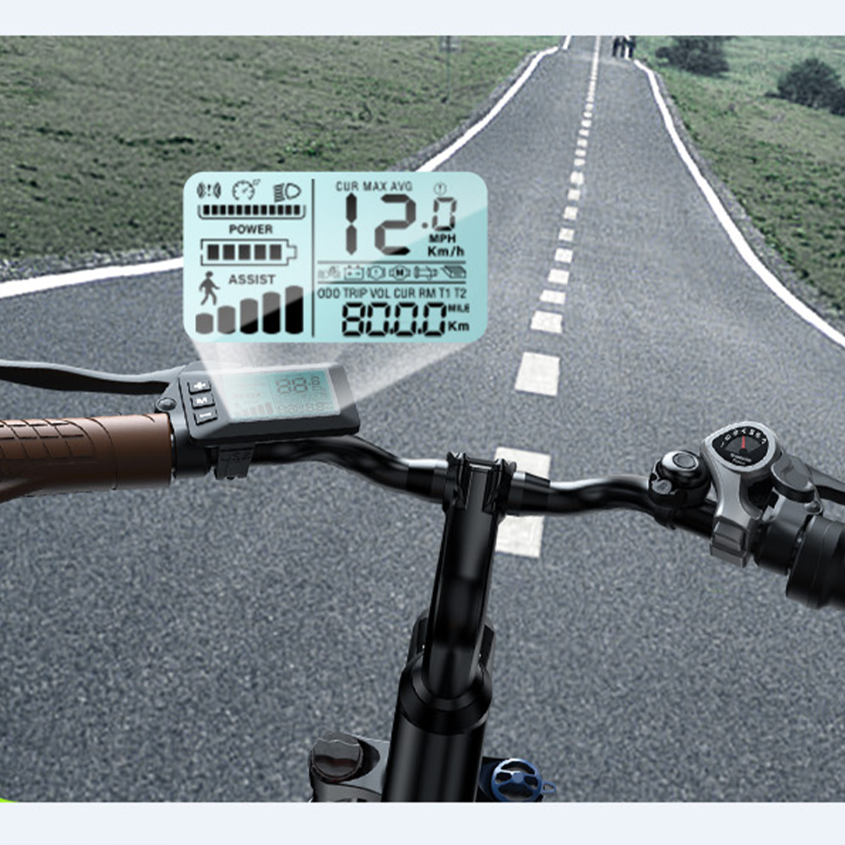 Kierownica roweru z wyświetlaczem pokazującym prędkość i statystyki. Droga w tle, rozmyta. Czarny kolor.
