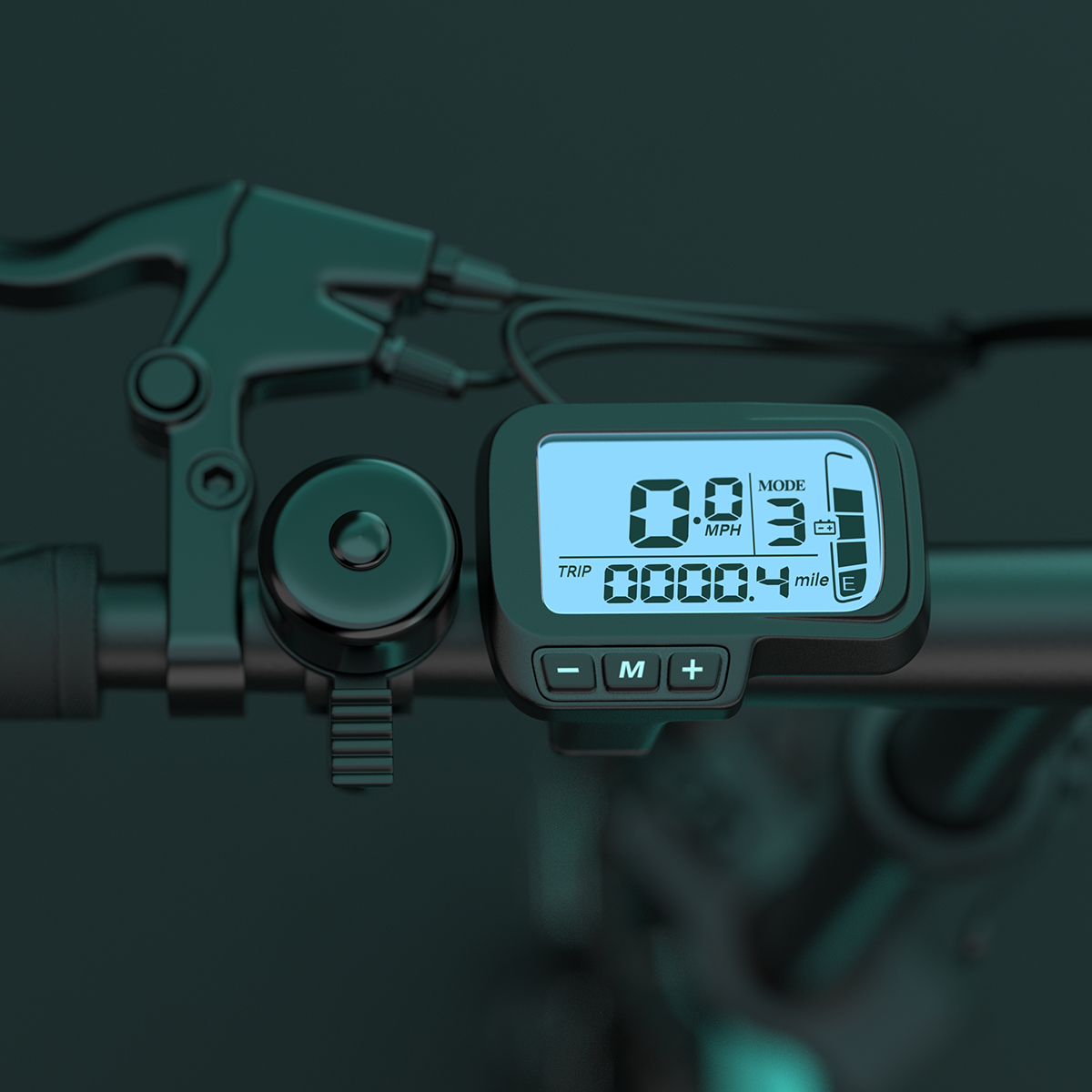 Zbliżenie cyfrowego wyświetlacza roweru pokazującego prędkość i inne wskaźniki. Wyświetlacz jest na rowerze.