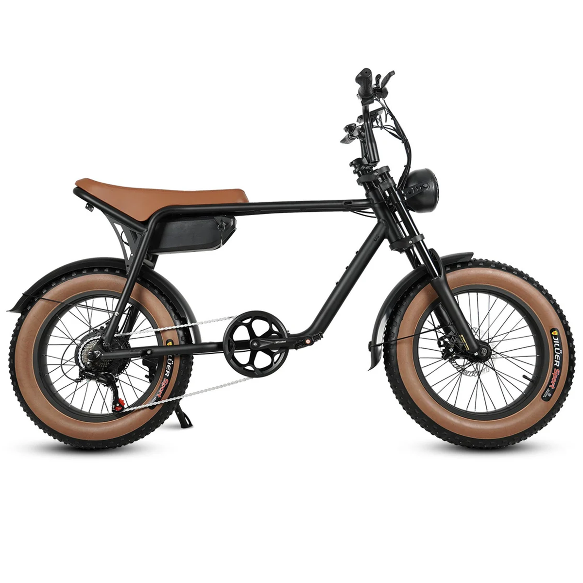 Czarny rower fatbike z brązowym siodełkiem i oponami na białym tle.