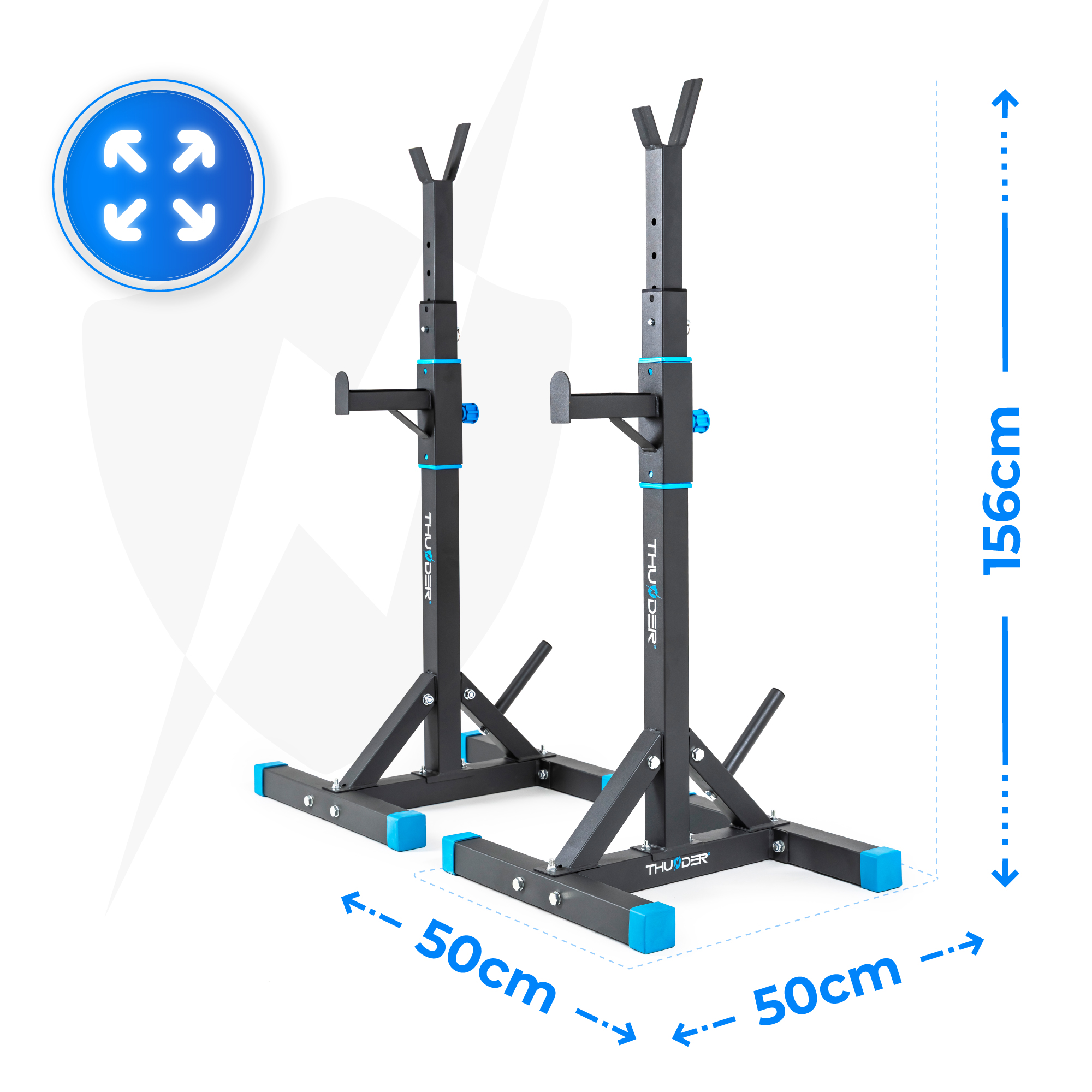 Wymiary stojaka do przysiadów: 156 cm wysokości, 50 cm szerokości. Czarny z niebieskimi akcentami na białym tle.
