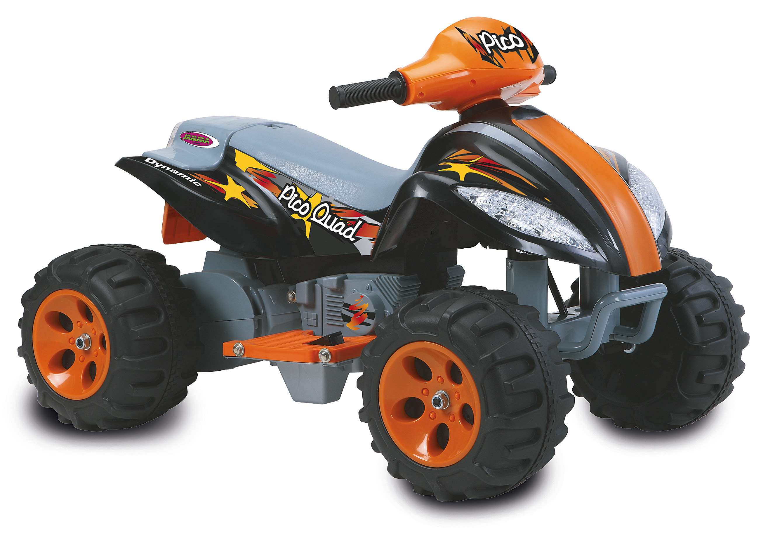 Ein orangefarbenes und schwarzes Pico Quad ATV-Spielzeug auf weißem Hintergrund, mit großen Reifen.