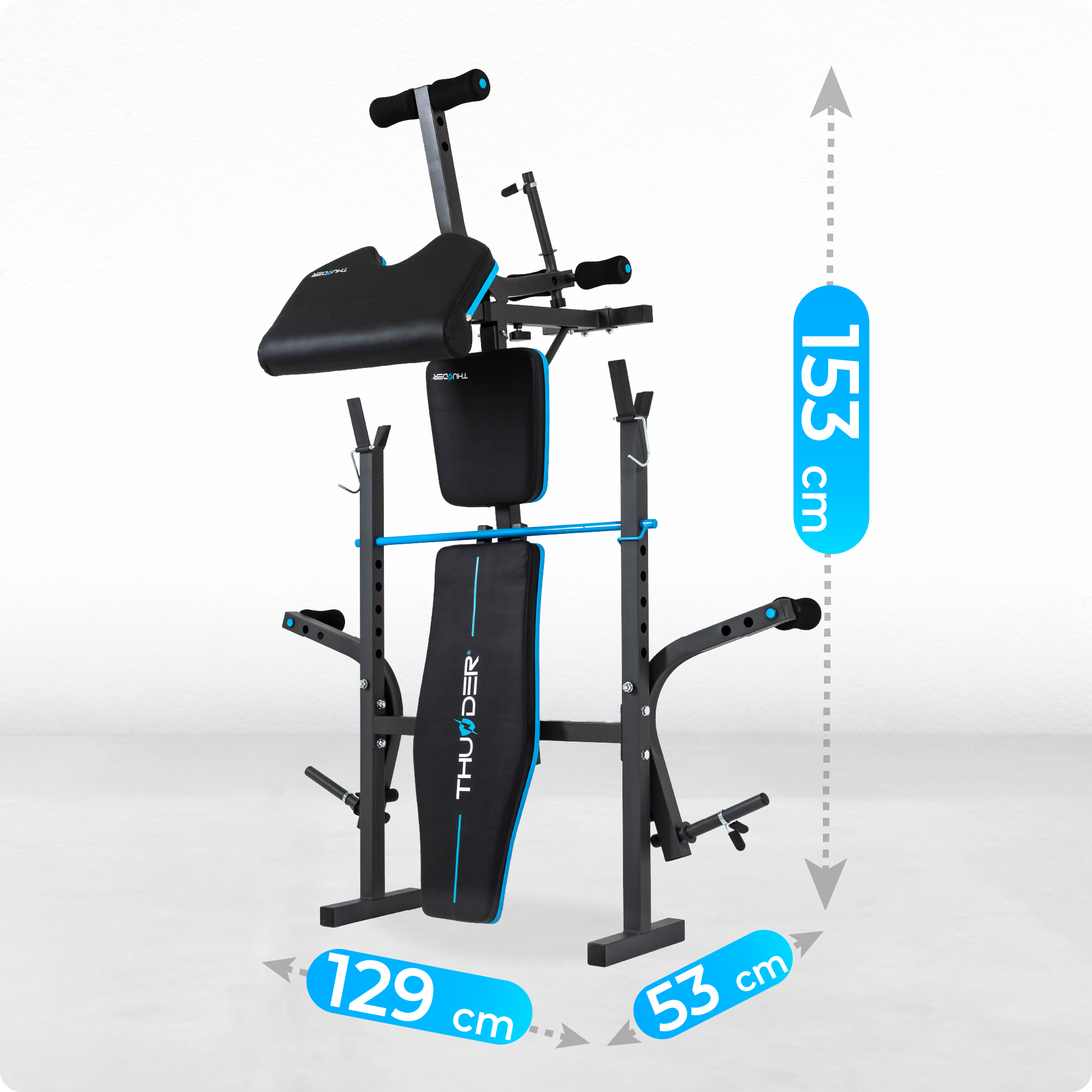 Ławka do ćwiczeń z wymiarami. Ławka ma markę THUNDER. Wymiary: 129 cm szerokości, 53 cm długości i 153 cm wysokości.