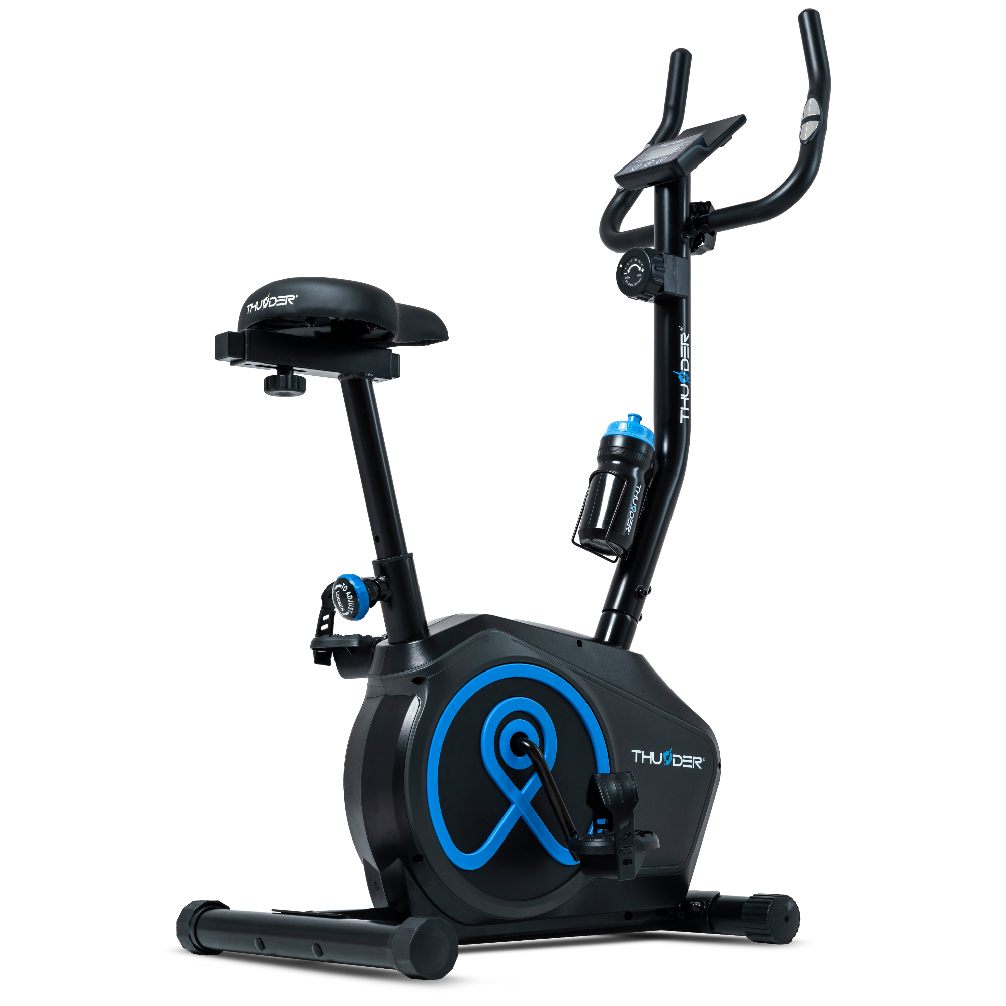 Czarny i niebieski rower treningowy. Ma siodełko, kierownicę, wyświetlacz i uchwyt na butelkę.