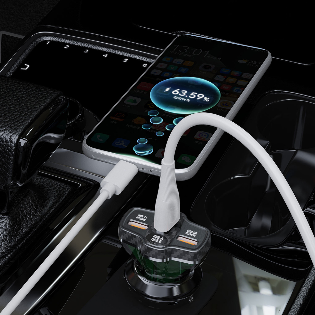 Telefon ładujący się w samochodzie, pokazujący 63,59% naładowania. Biały kabel podłączony do ładowarki.