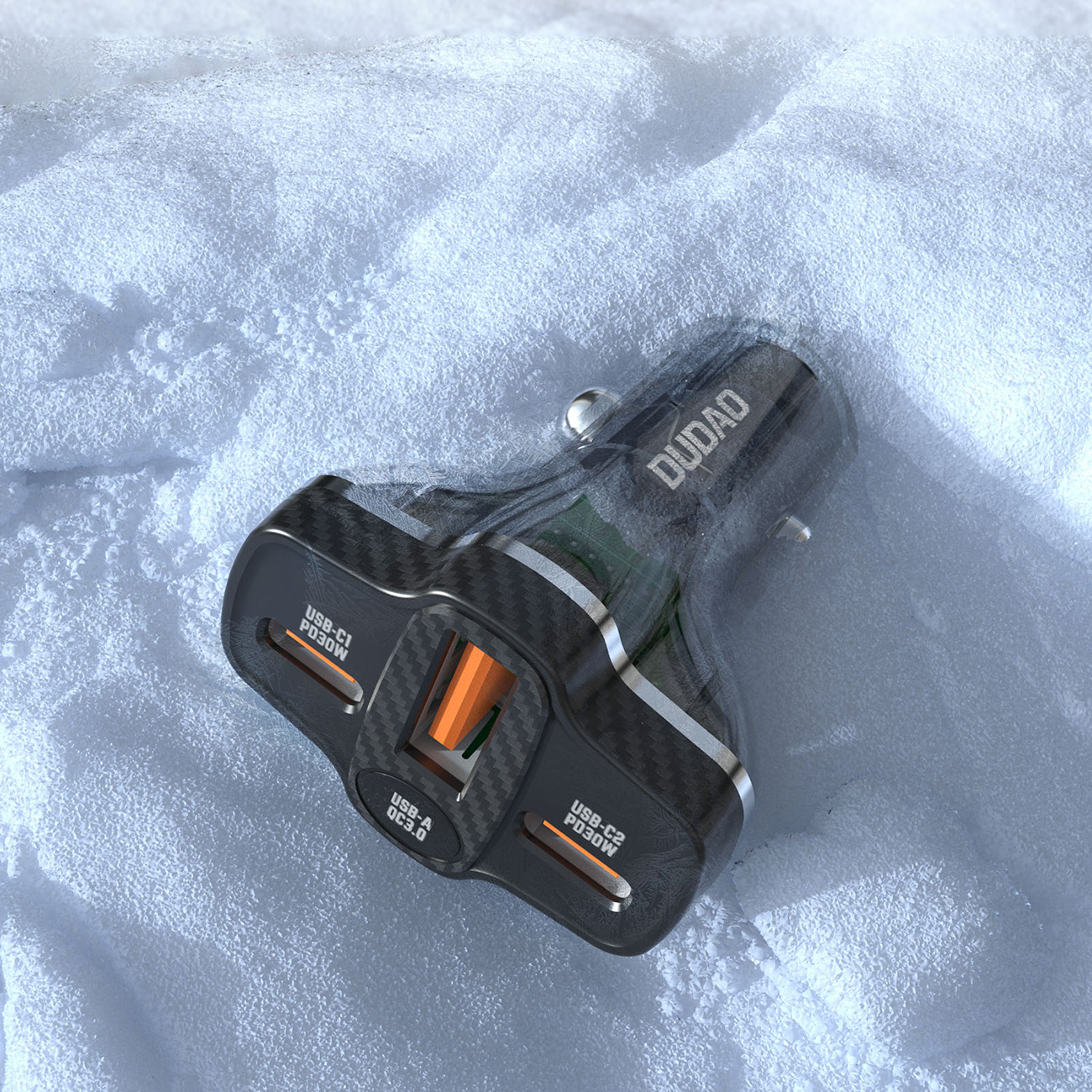 Czarna ładowarka samochodowa z portami USB, leżąca na białym śniegu. Ładowarka marki DUDAD.