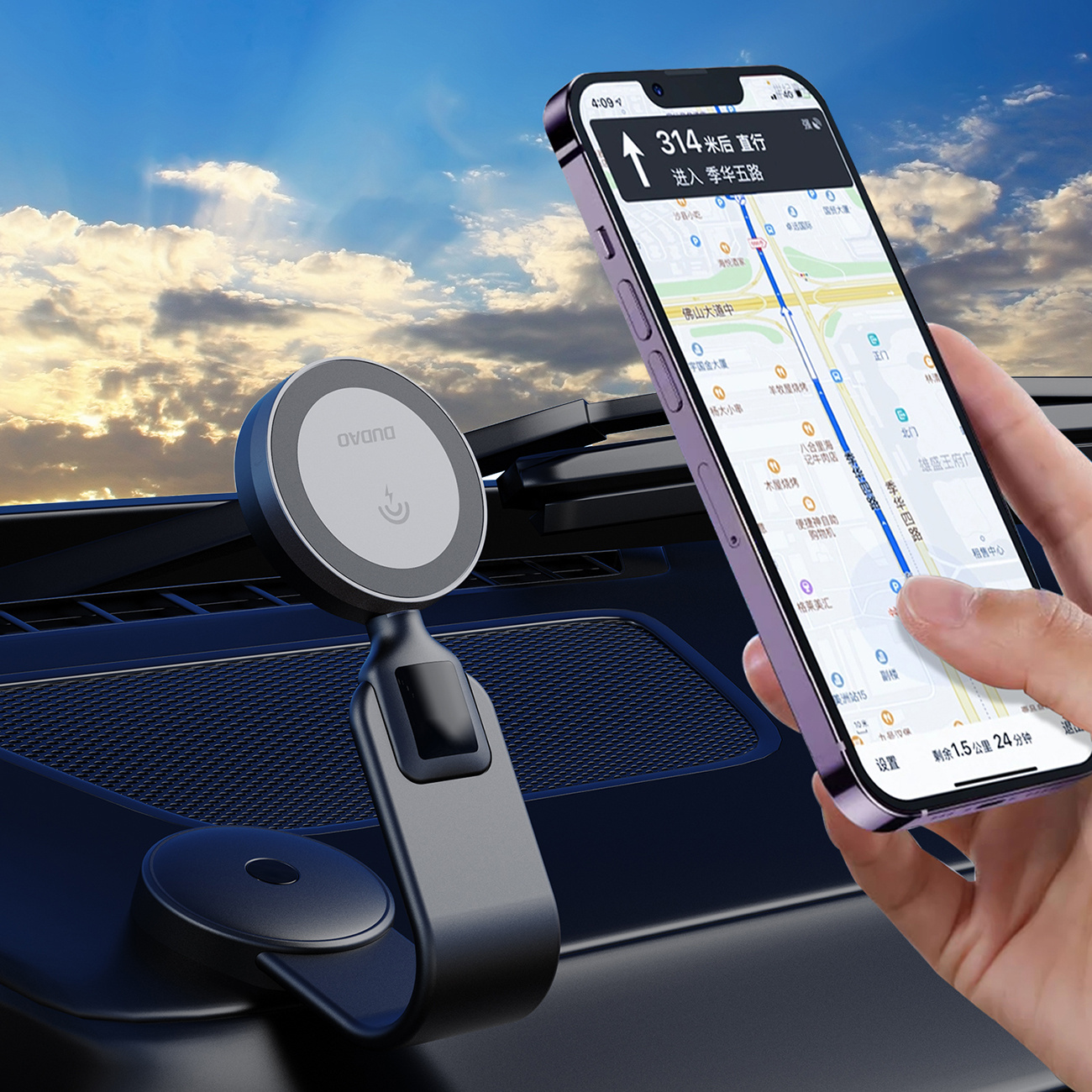 Smartfon z aplikacją nawigacyjną trzymany przez rękę, zamontowany na desce rozdzielczej za pomocą uchwytu magnetycznego.