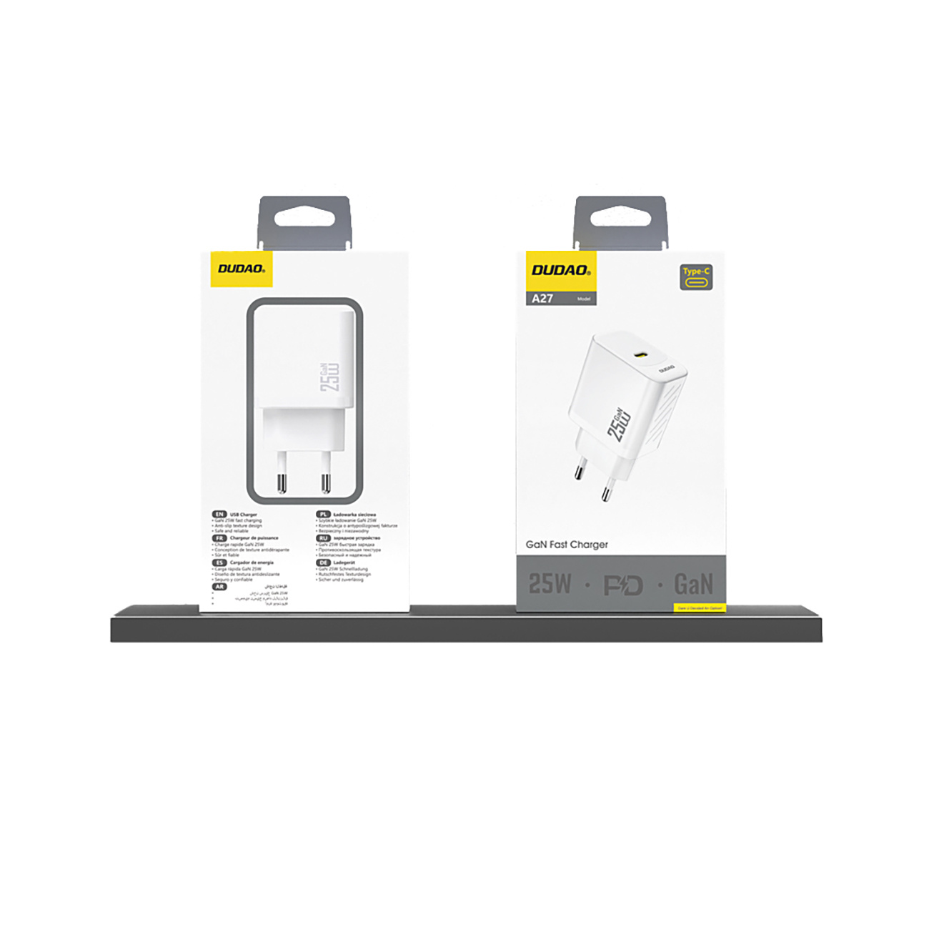 Dwa białe pudełka z ładowarką są wyświetlane na ciemnej półce, z tekstem na pudełkach.