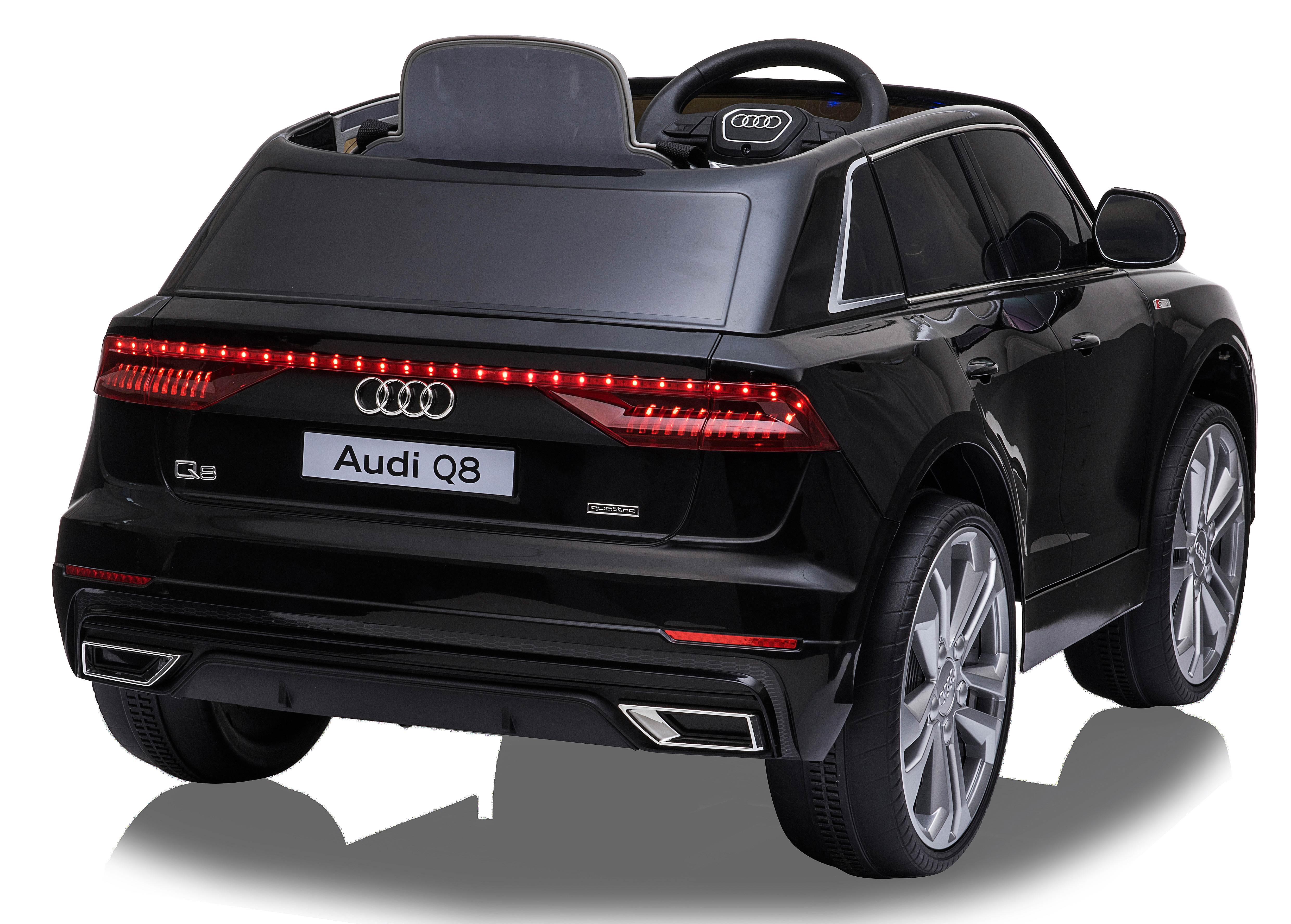 Ein schwarzes Audi Q8 Spielzeugauto mit silbernen Felgen und roten Rückleuchten, von hinten gesehen.
