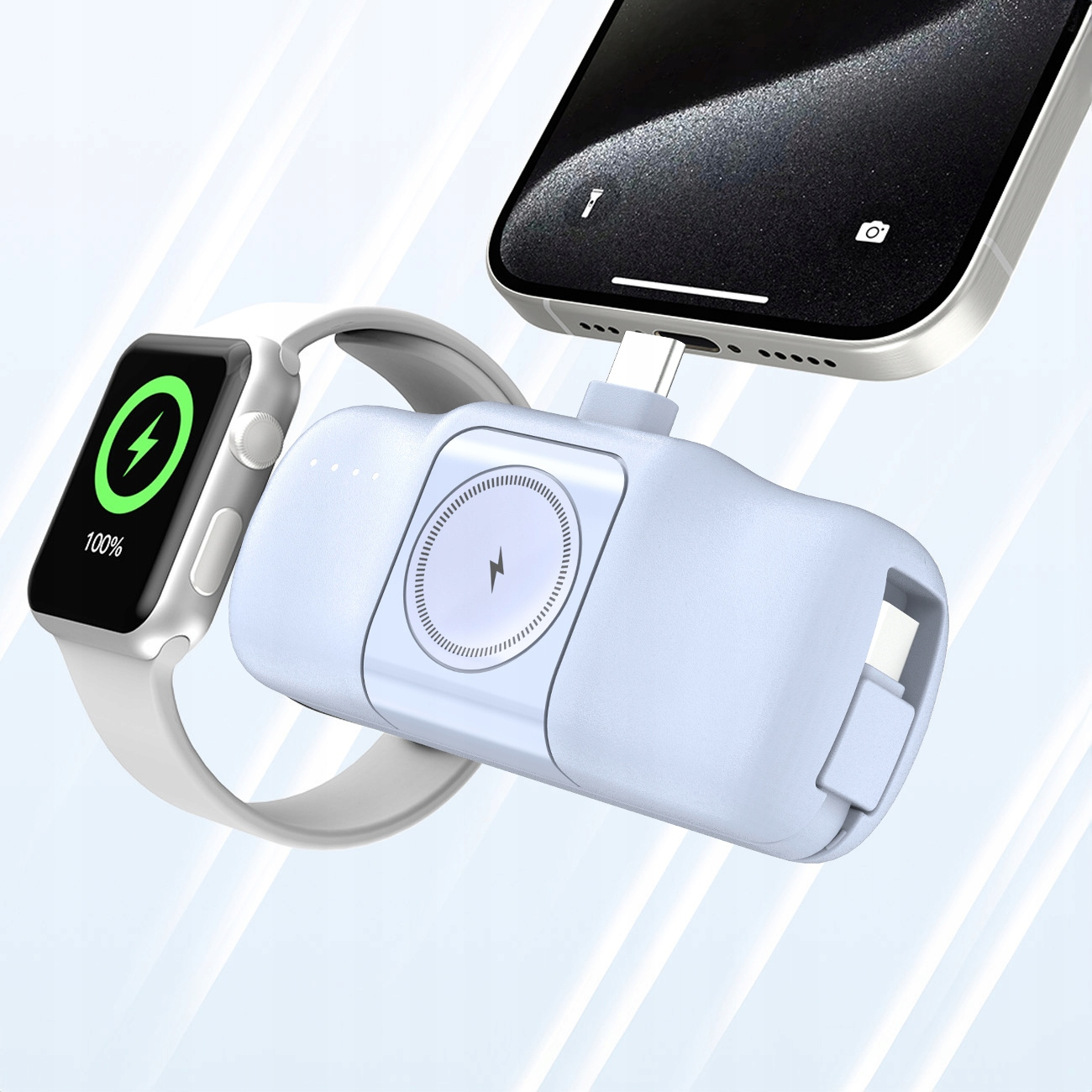 Eine Smartwatch lädt ein Telefon und eine Ladestation. Die Uhr zeigt 100% geladen.